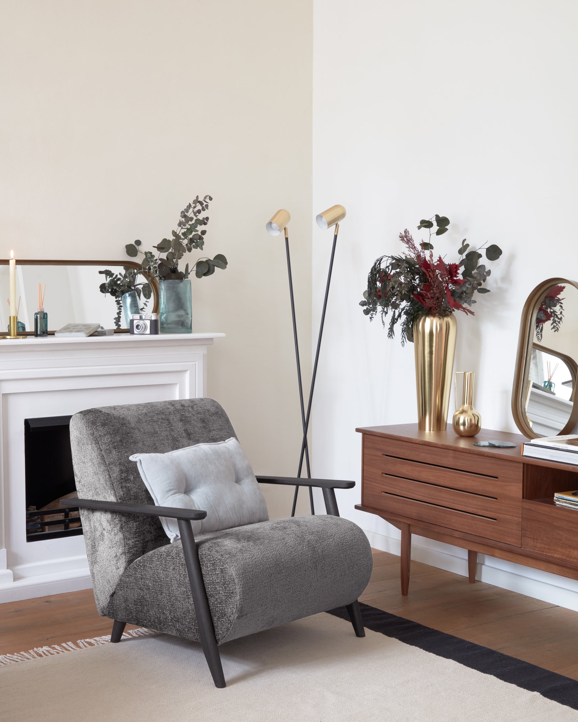 Carolin walnut wood veneer single door & drawer TV stand, 180 x 63.5 cm - Lifestyle