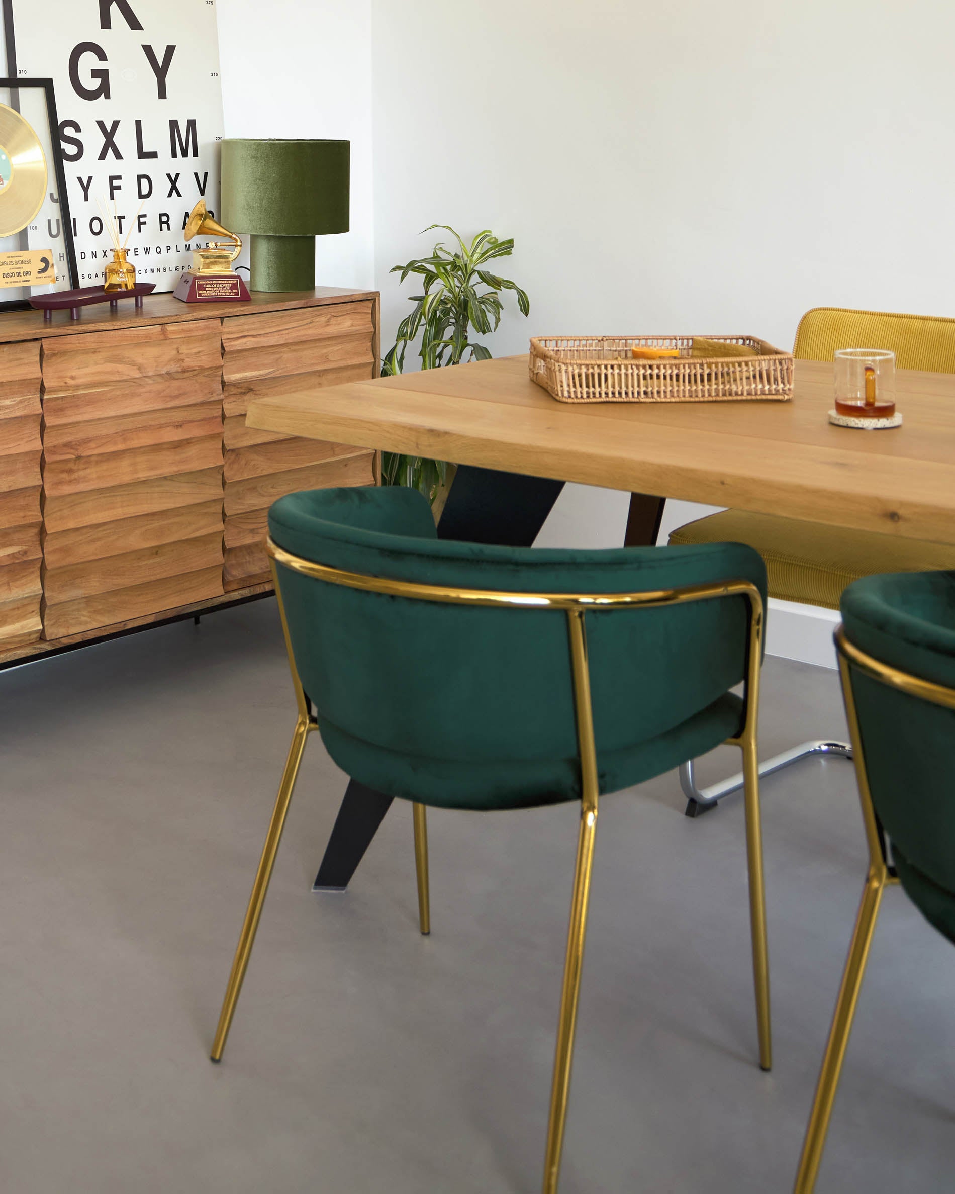Koda oak veneer table with natural finish and steel legs with black finish 180 x 100 cm - Lifestyle