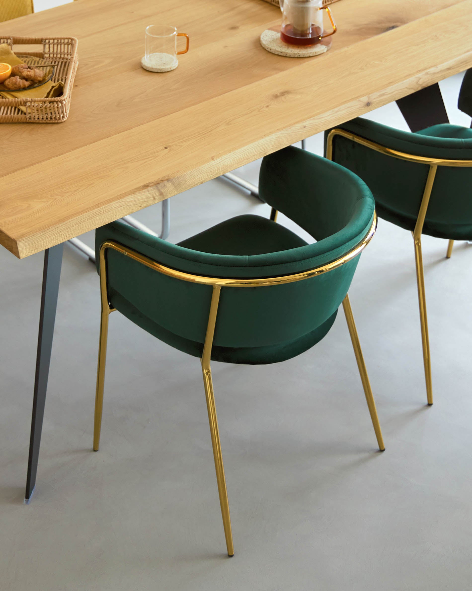 Koda oak veneer table with natural finish and steel legs with black finish 180 x 100 cm - Lifestyle