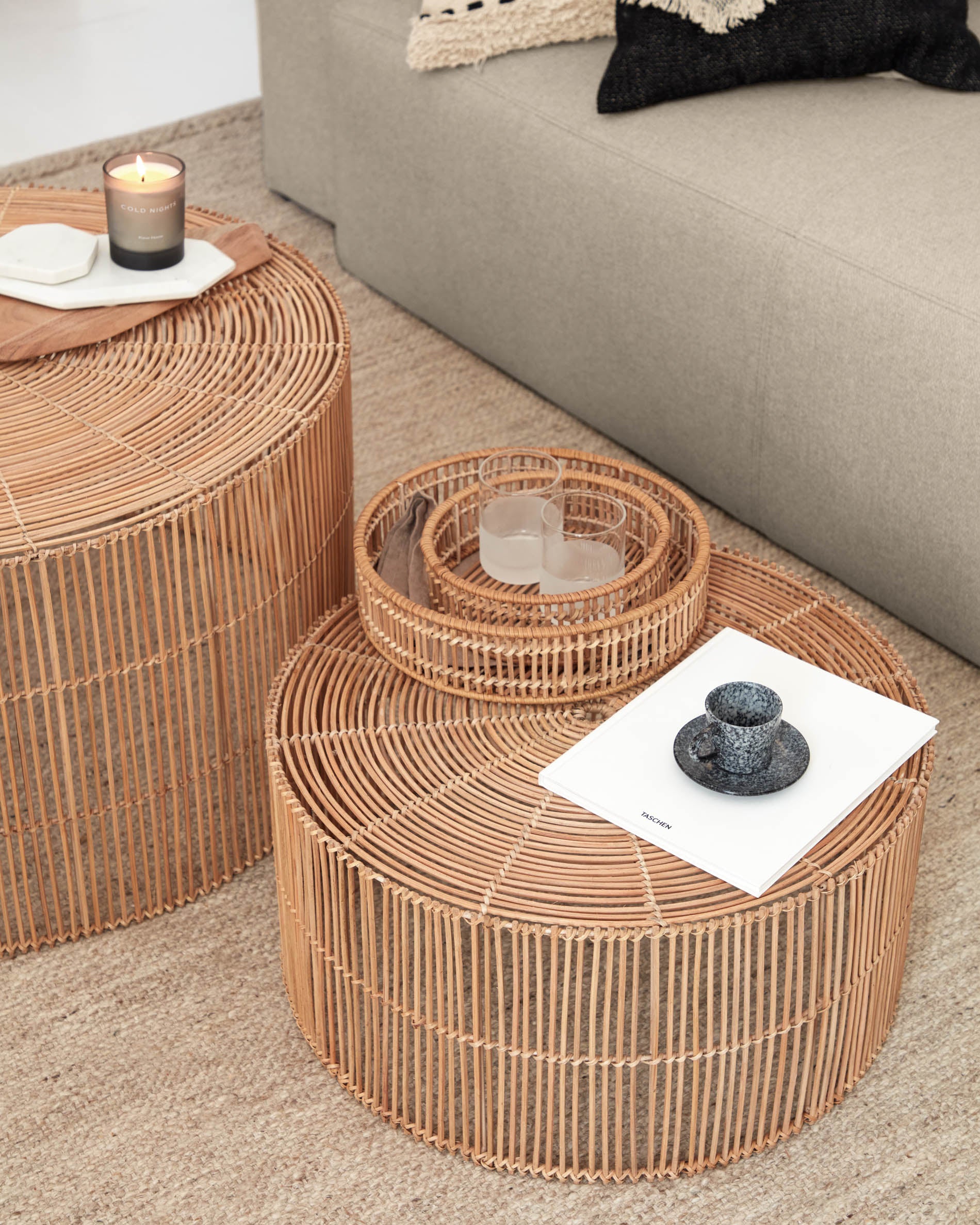 Elmima set of 2 coffee tables in 100% rattan with natural finish Ø 66 cm and Ø 55 cm - Lifestyle
