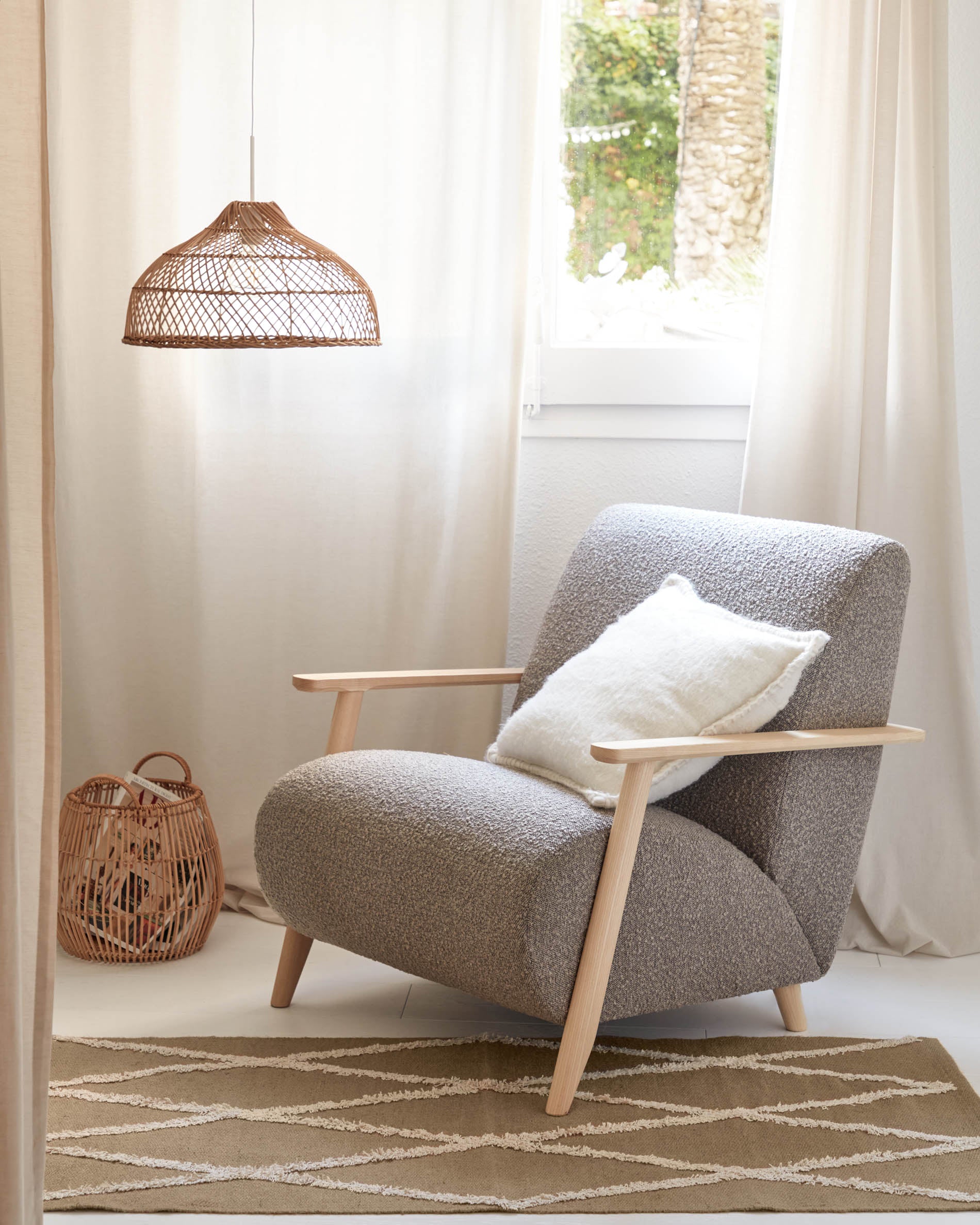 Augustina white cushion cover 45 x 45 cm - Lifestyle