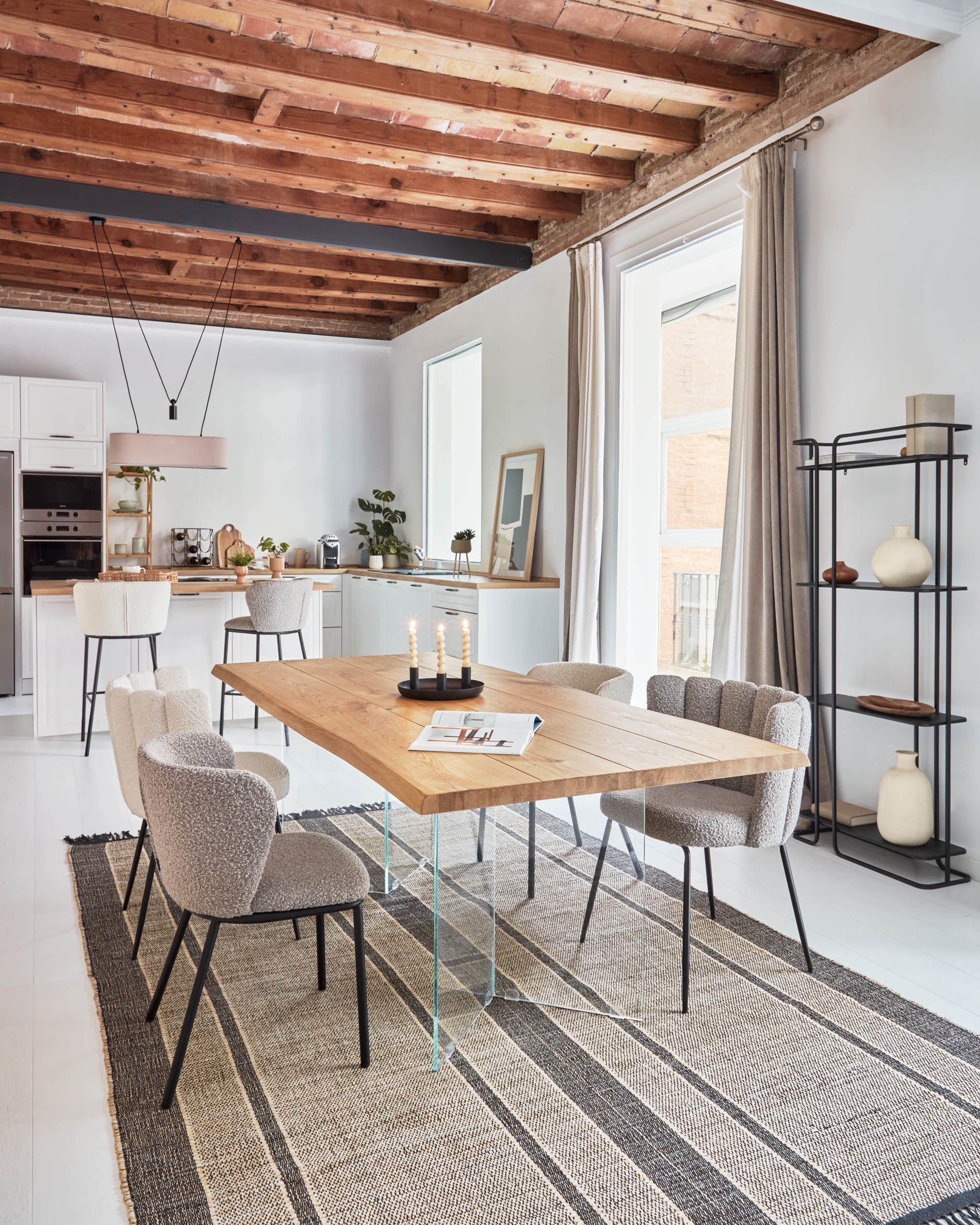 Lotty oak veneer table wit a natural finish and glass legs, 220 x 100 cm - Lifestyle