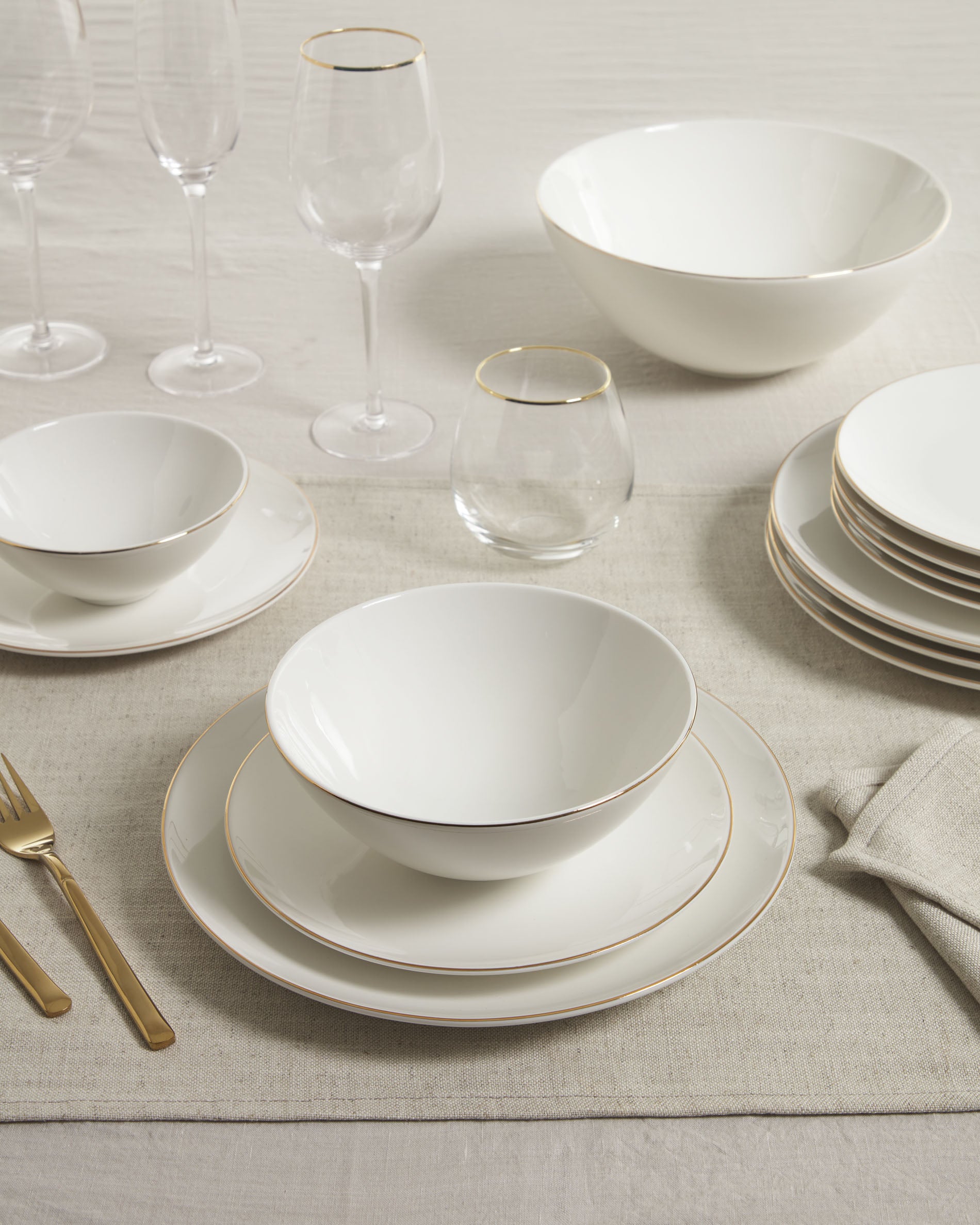 Taisia large porcelain bowl in white - Lifestyle