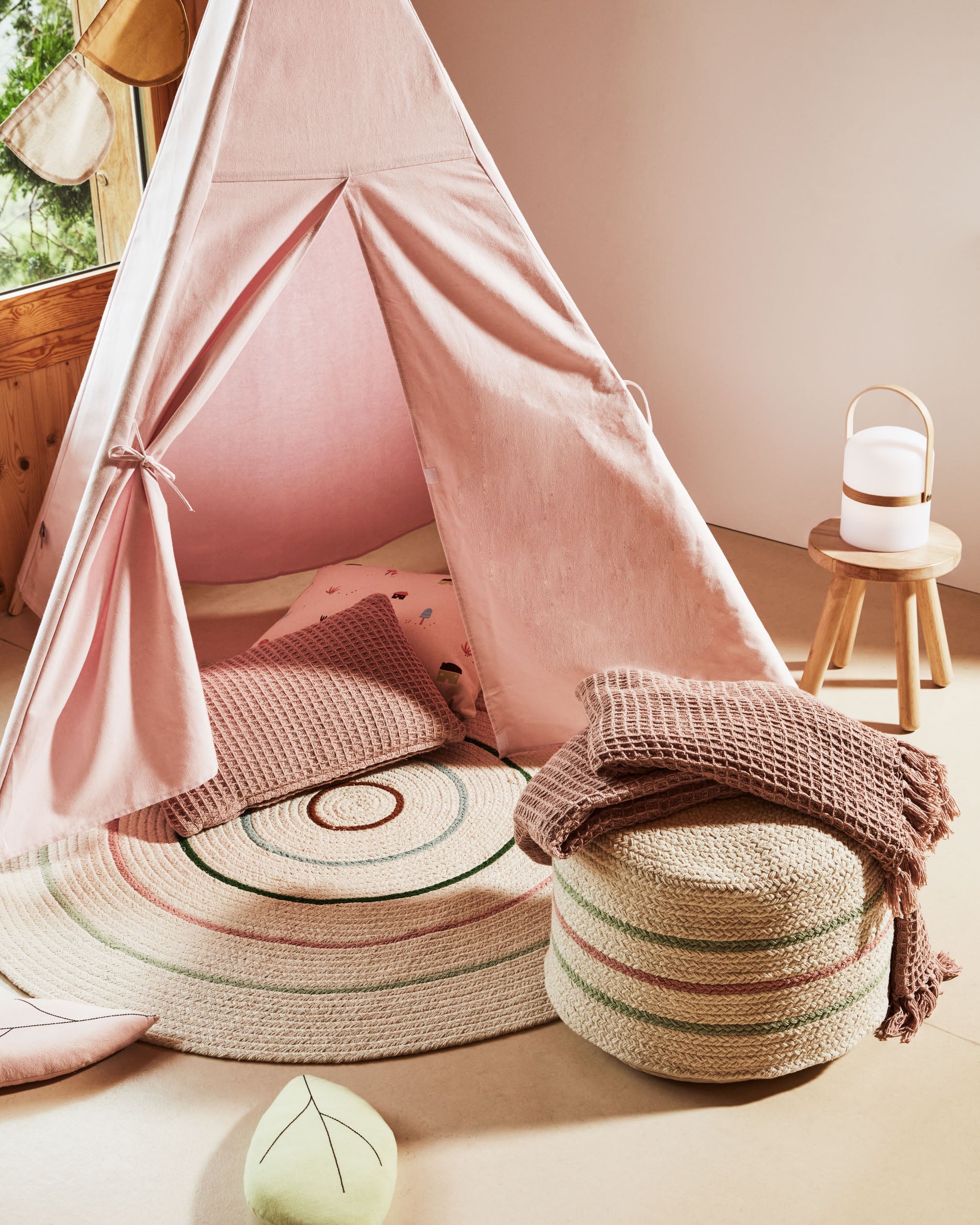 Daiana round cotton pouffe, beige and multicolour Ø 40 cm - Lifestyle