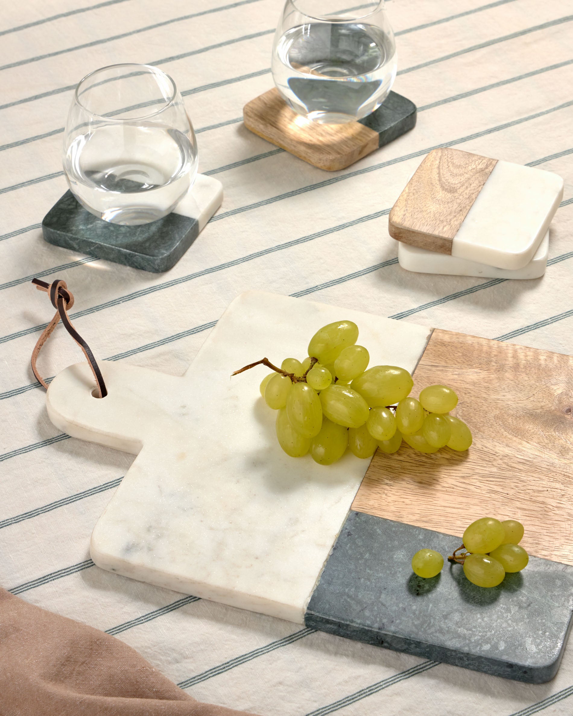 Wilmina set of 4 coasters in green stone and wood - Lifestyle