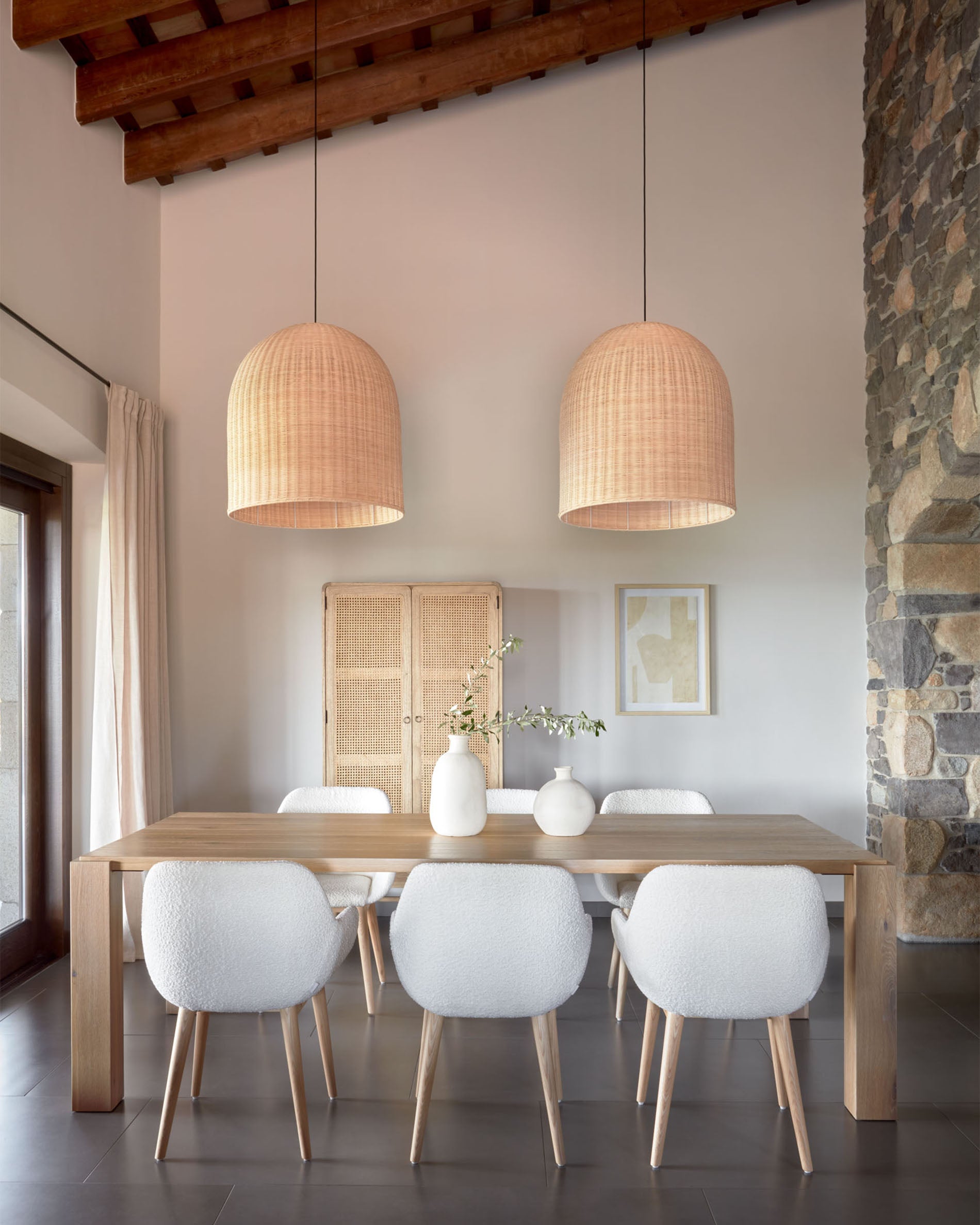Konna chair in white bouclé with solid ash wood legs in a natural finish - Lifestyle
