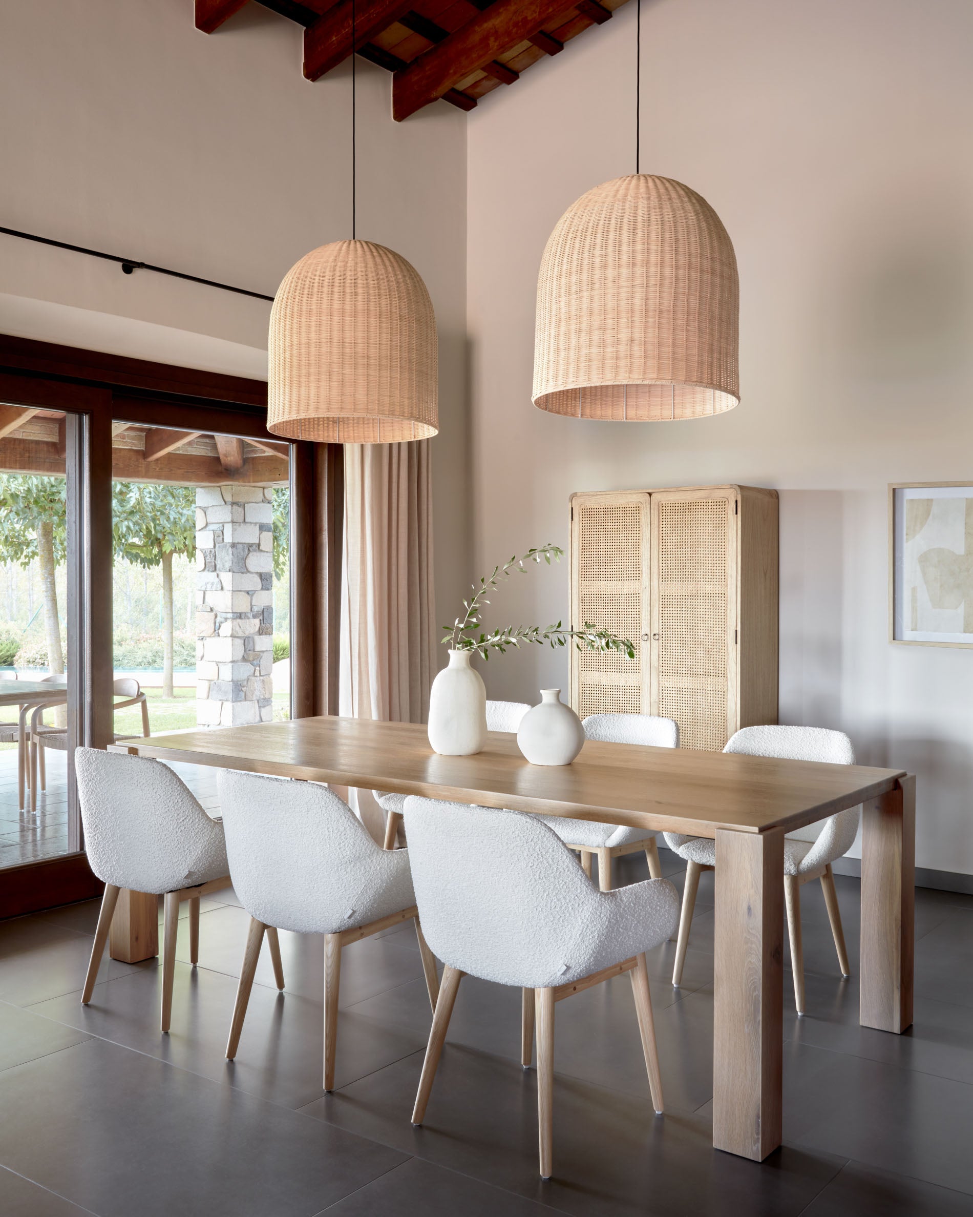 Konna chair in white bouclé with solid ash wood legs in a natural finish - Lifestyle