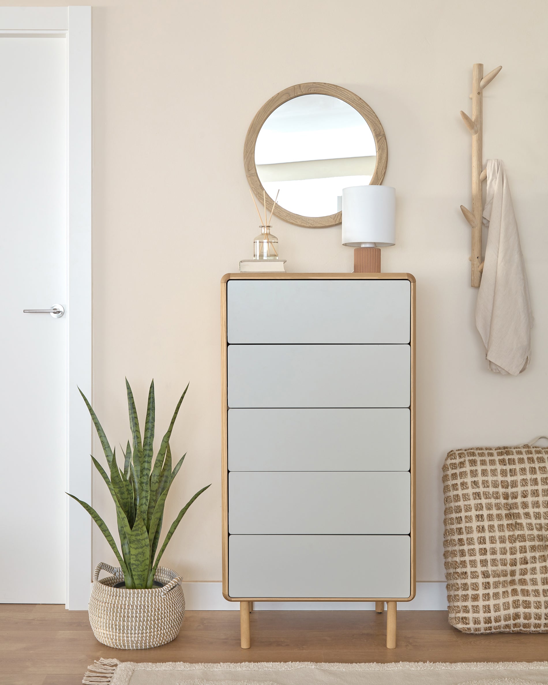 Anielle solid and ash veneer chest of five drawers 60 x 117 cm - Lifestyle
