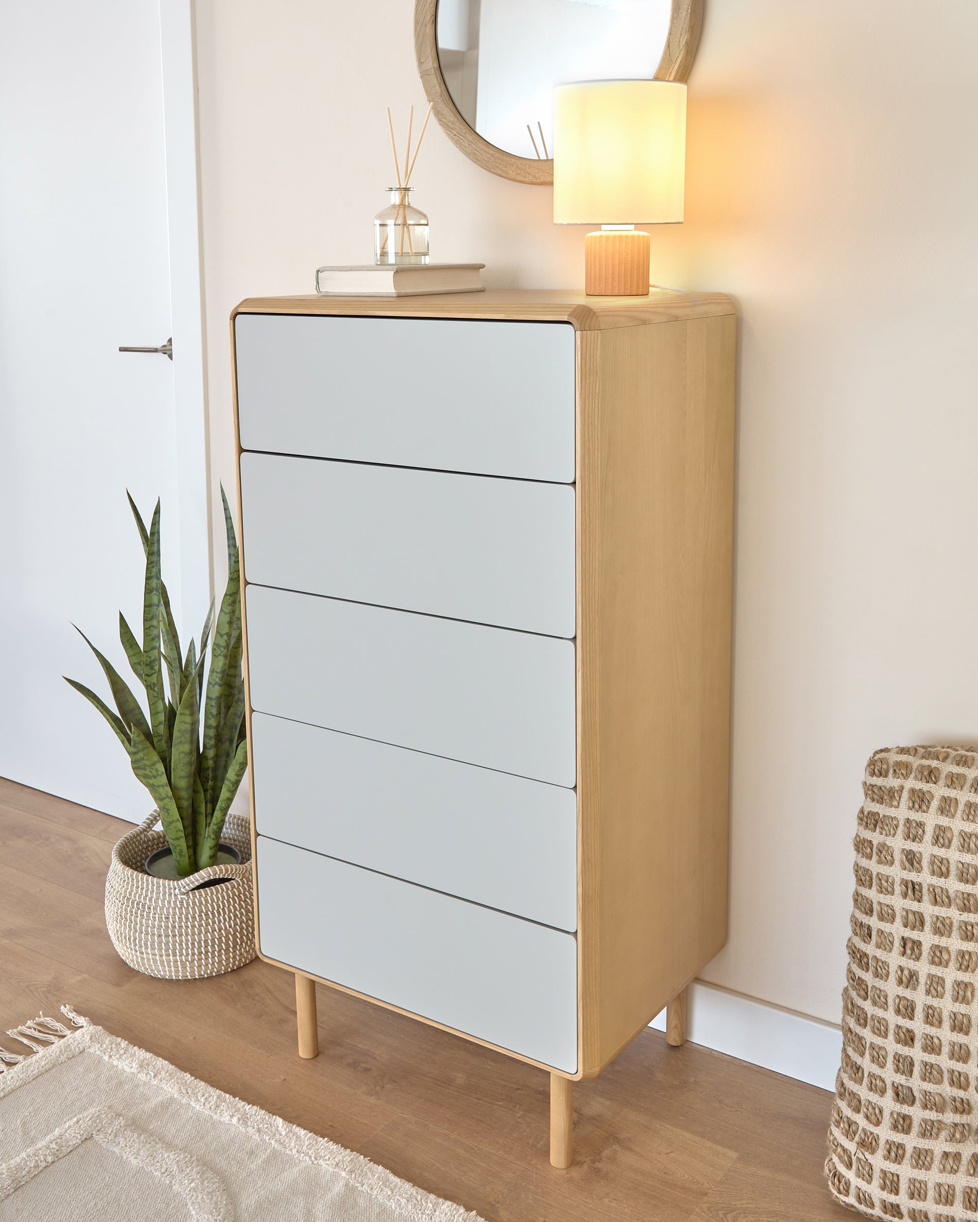 Anielle solid and ash veneer chest of five drawers 60 x 117 cm - Lifestyle