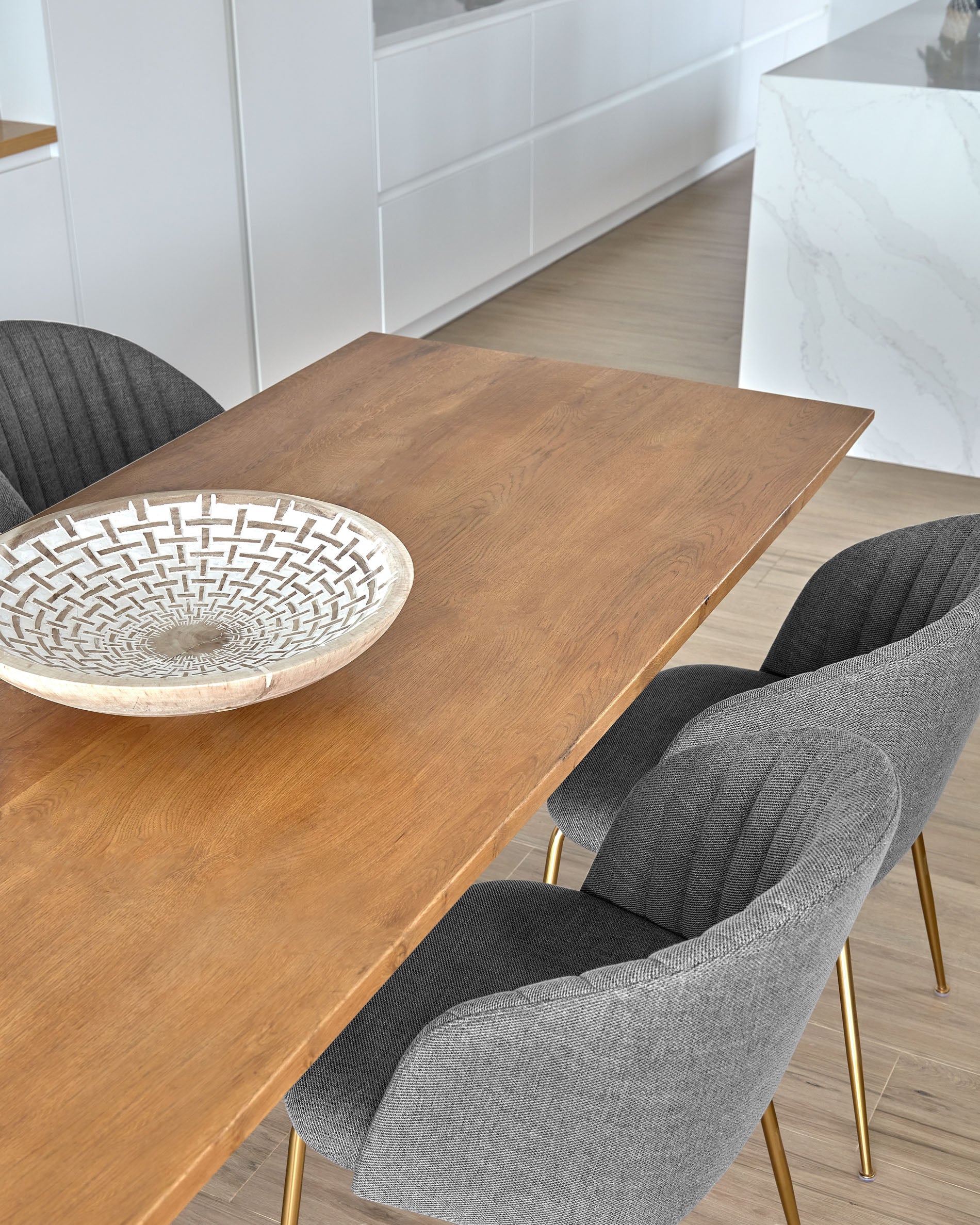 Amethyst oak veneer table with a distressed finish and black steel legs, 160 x 90 cm - Lifestyle