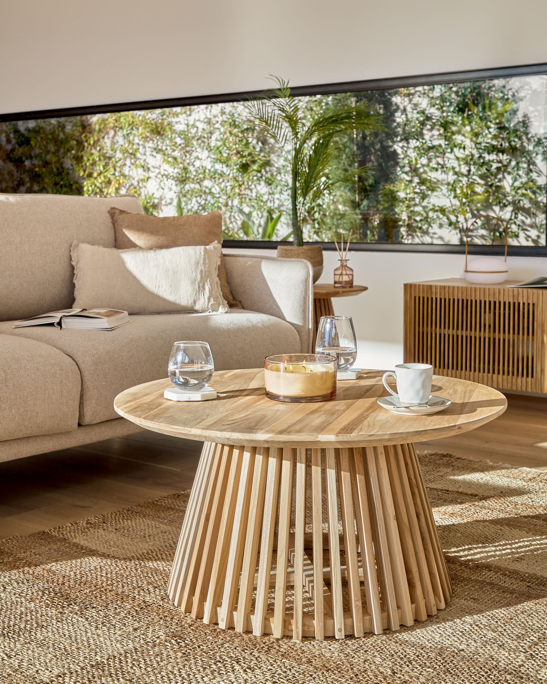Jeanette Ø 80 cm natural coffee table - Lifestyle