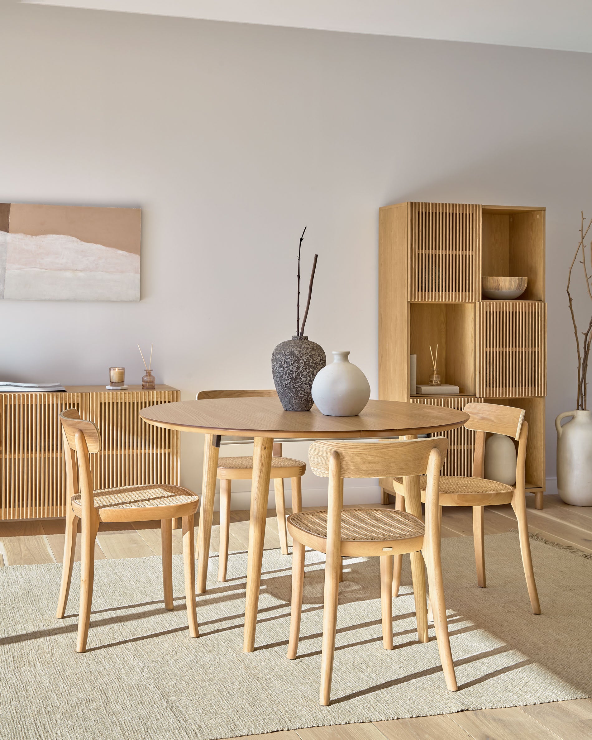 Romane chair in solid beech with natural finish, ash veneer and rattan - Lifestyle