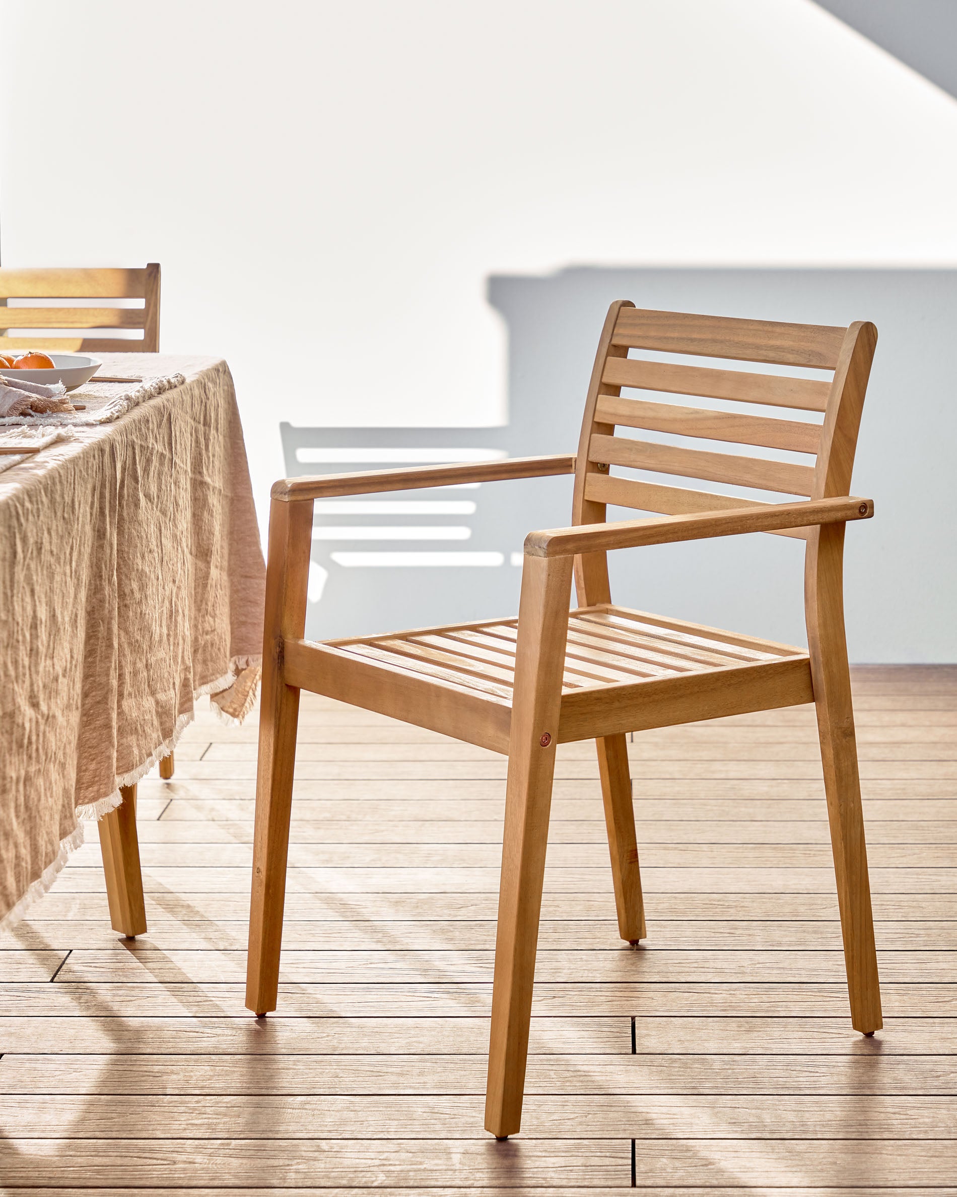 Hanzel stackable solid acacia wood garden chair FSC 100% - Lifestyle