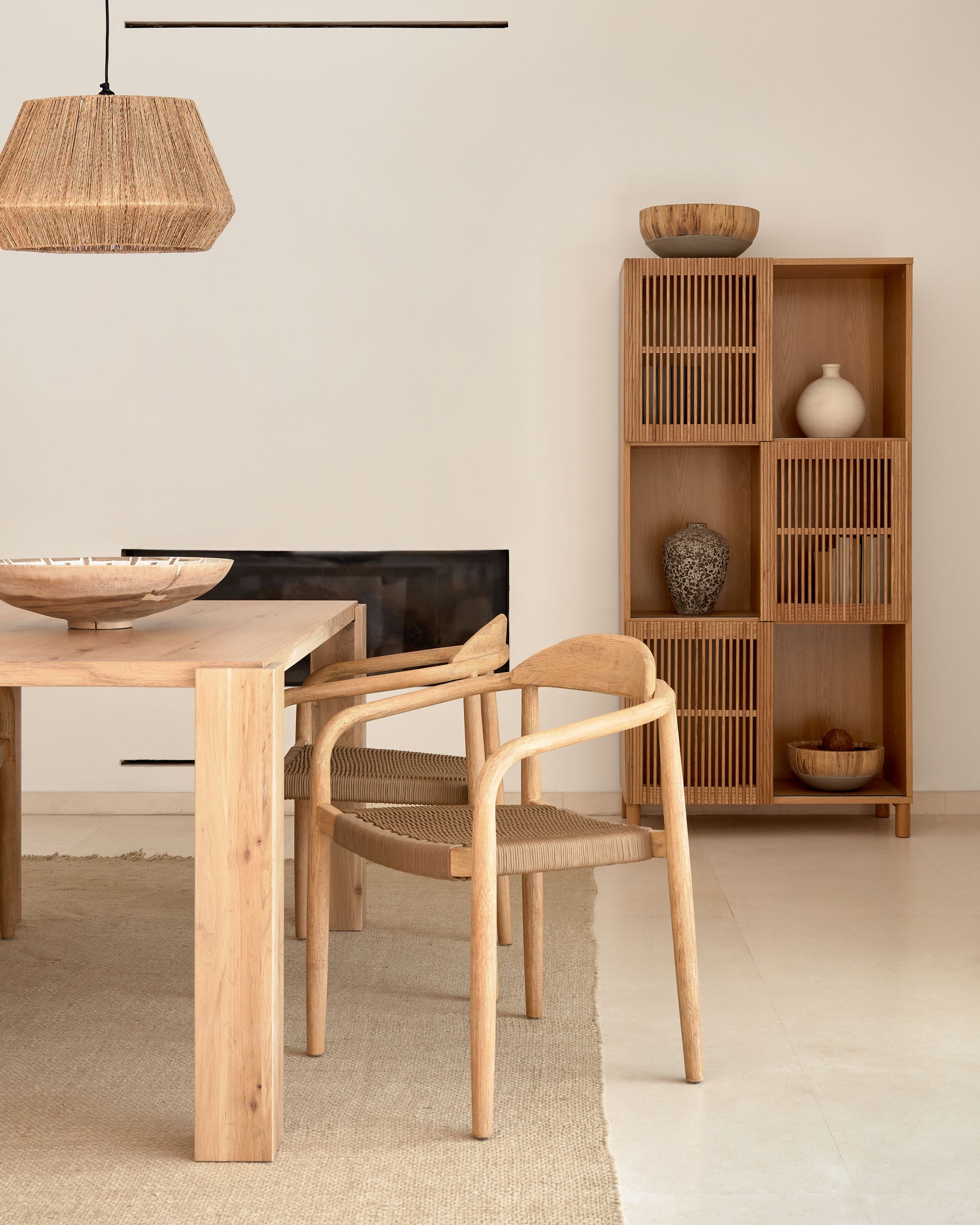 Deyanira table with oak veneer and solid oak legs 160 x 90 cm - Lifestyle