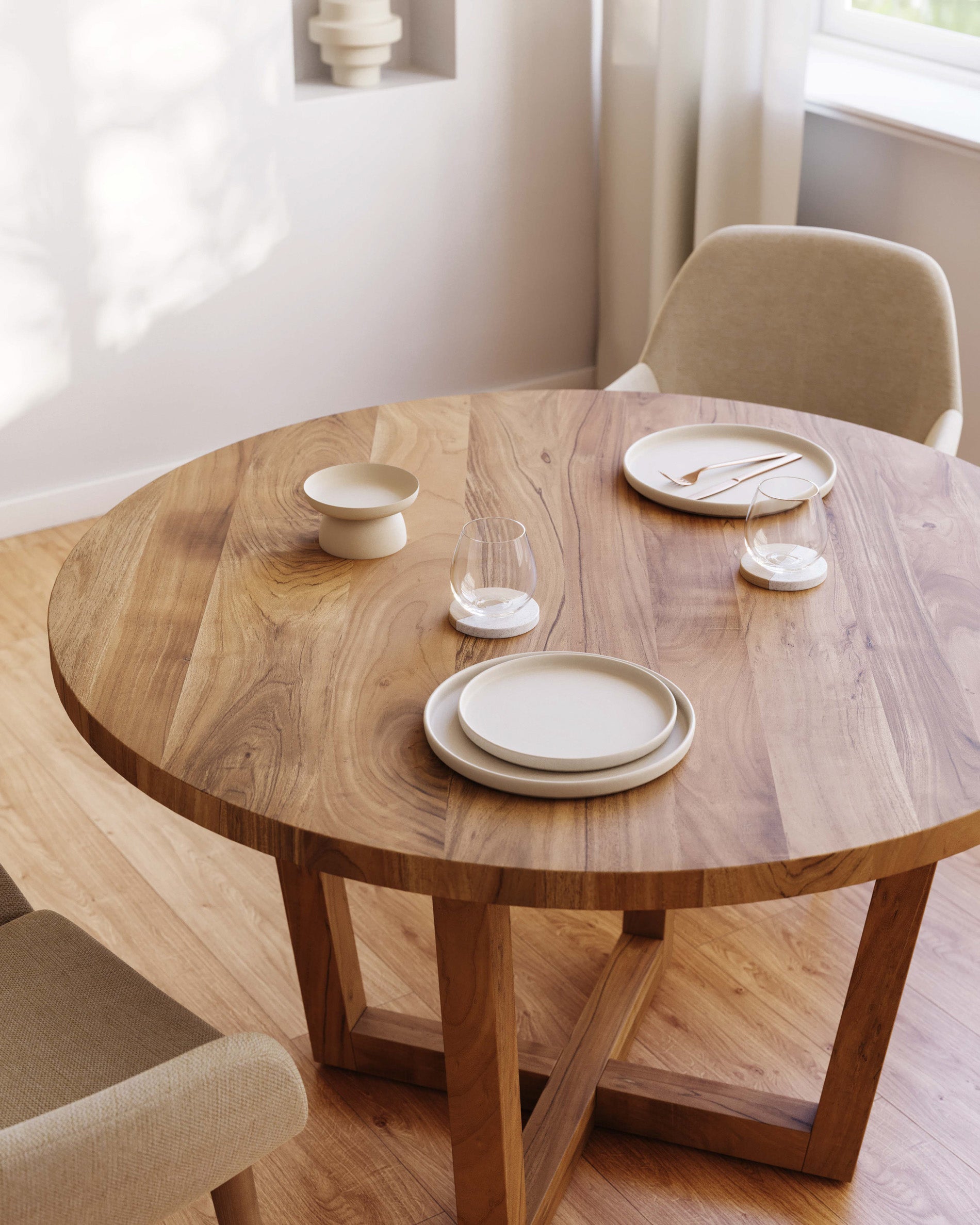 Nahla round table made from solid acacia wood with natural finish Ø 120 cm - Lifestyle