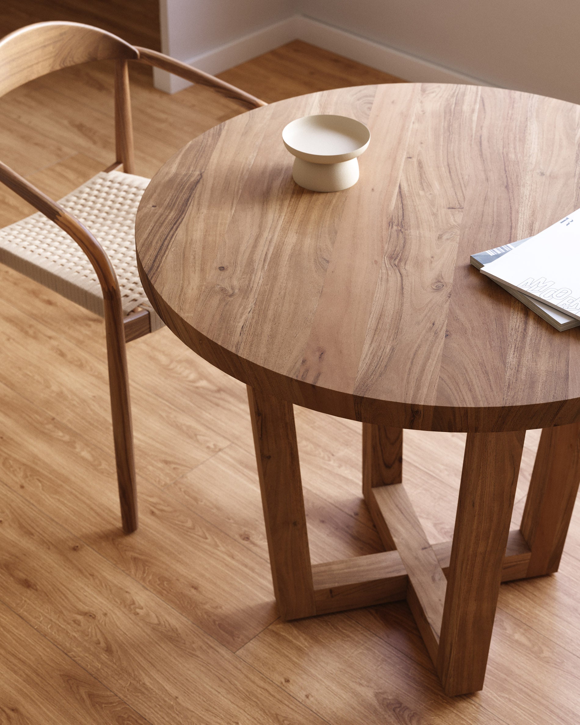 Nahla round table made from solid acacia wood with natural finish Ø 90 cm - Lifestyle