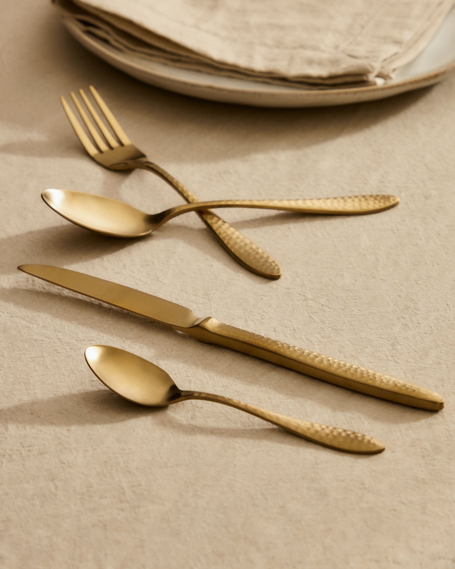Yarine set of 16 gold cutlery - Lifestyle