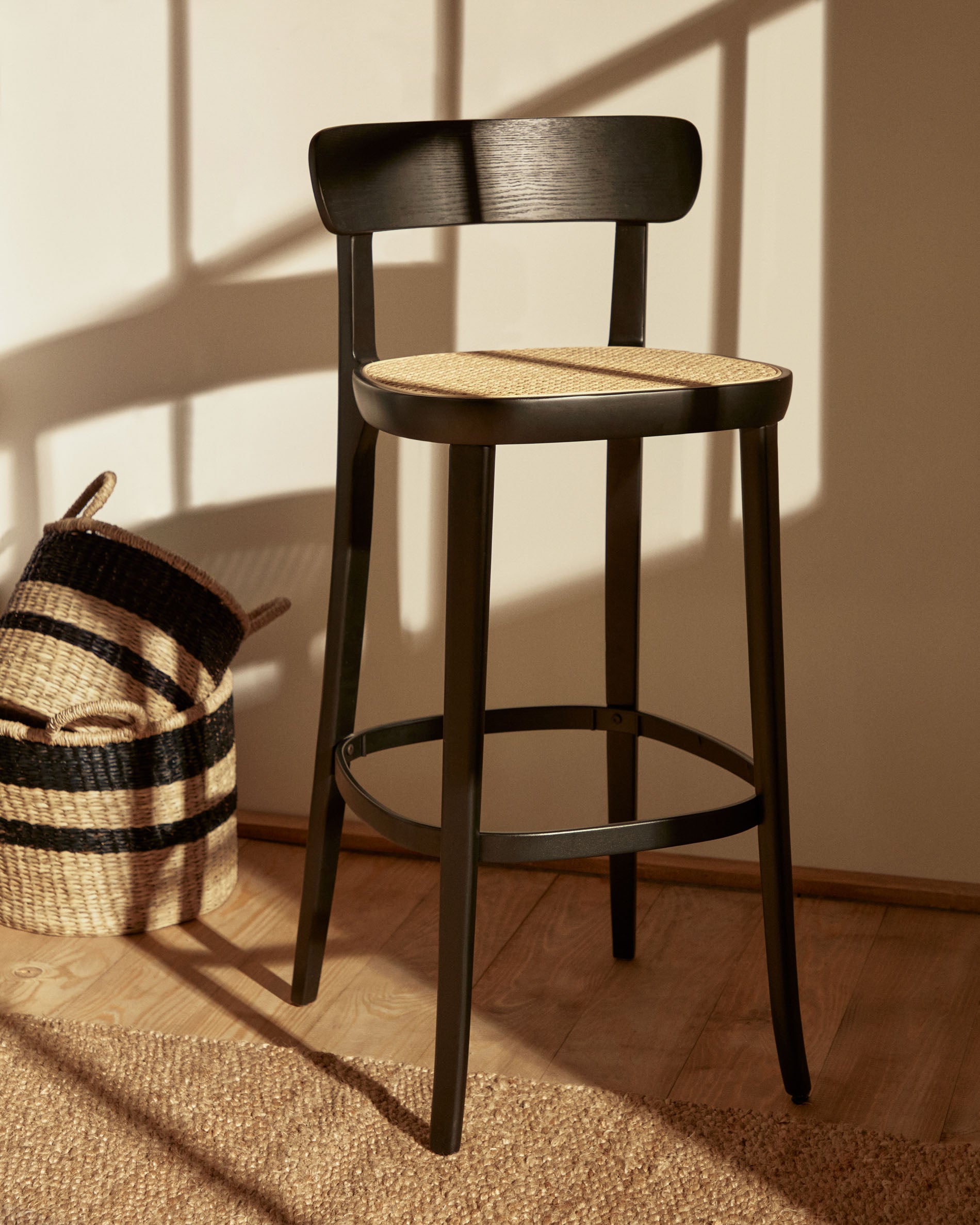 Romane beechwood stool with a black finish, ash wood veneer and ratan seat height 75 cm - Lifestyle