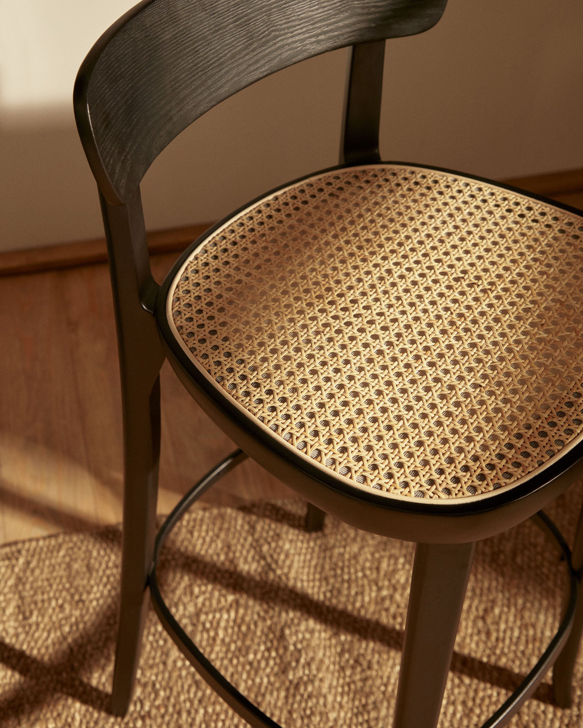 Romane beechwood stool with a black finish, ash wood veneer and ratan seat height 75 cm - Lifestyle