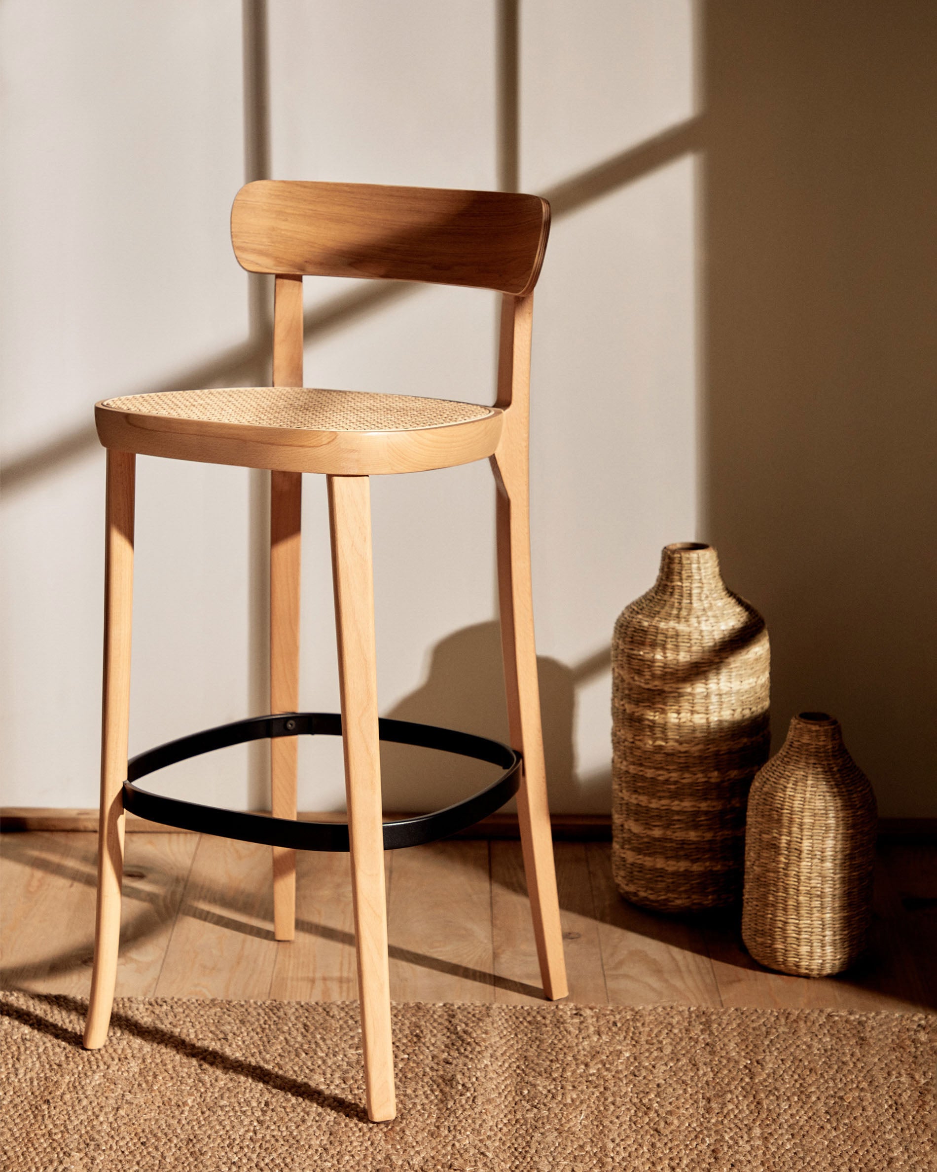 Romane stool beechwood stool with a natural finish, ash wood veneer and ratan seat 75 cm - Lifestyle