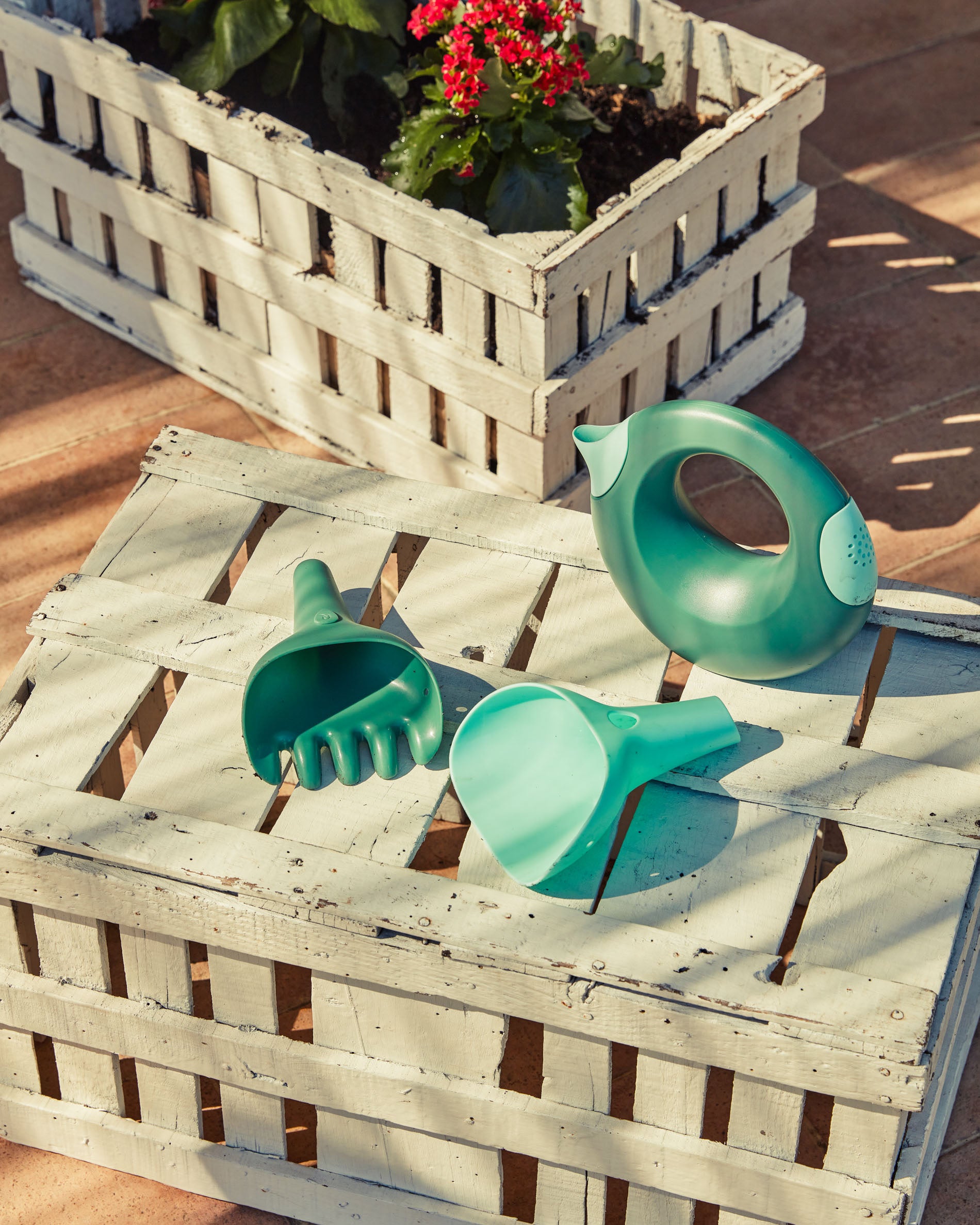 Rawni gardening play set with watering can, rake and shovel - Lifestyle