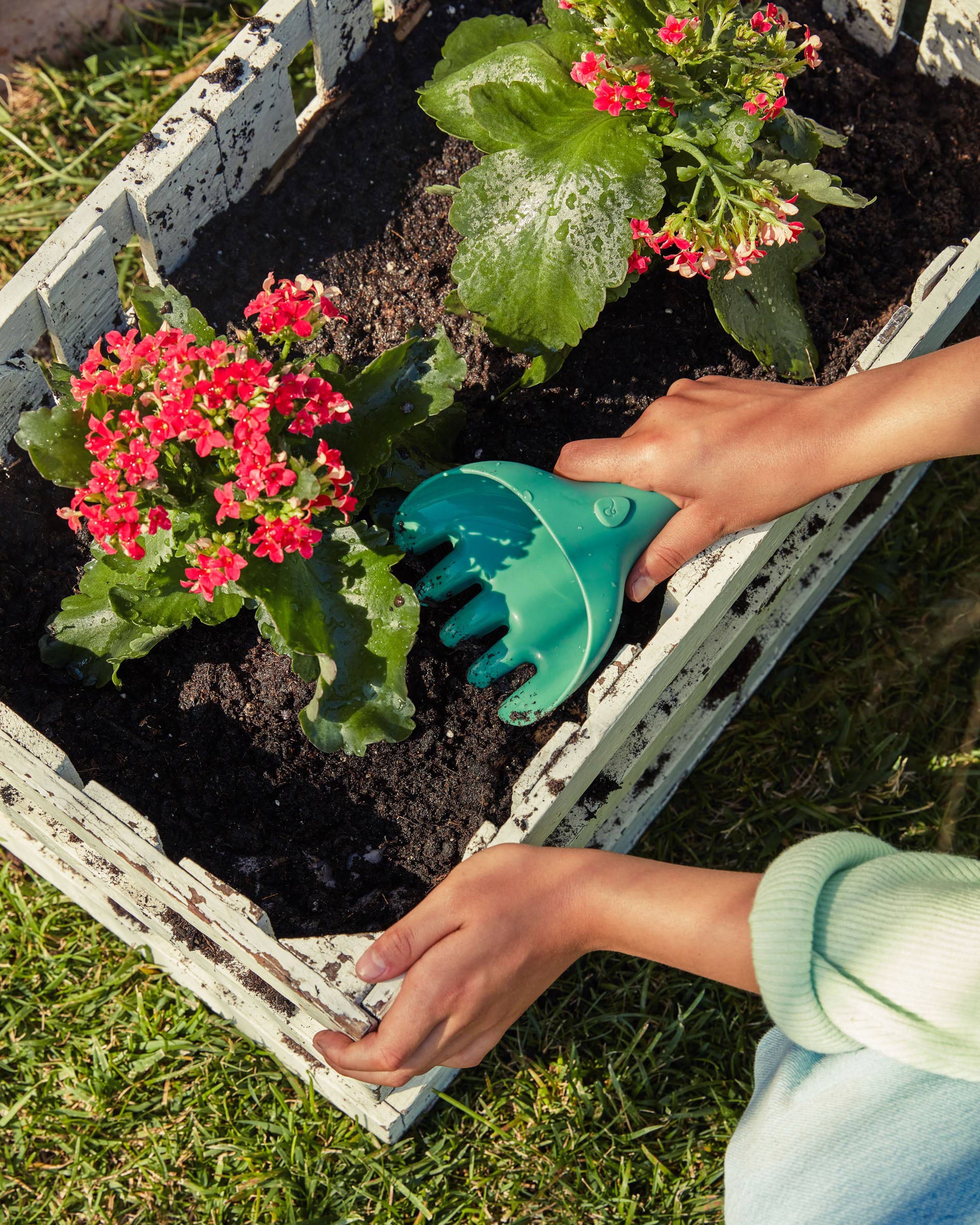 Rawni gardening play set with watering can, rake and shovel - Lifestyle