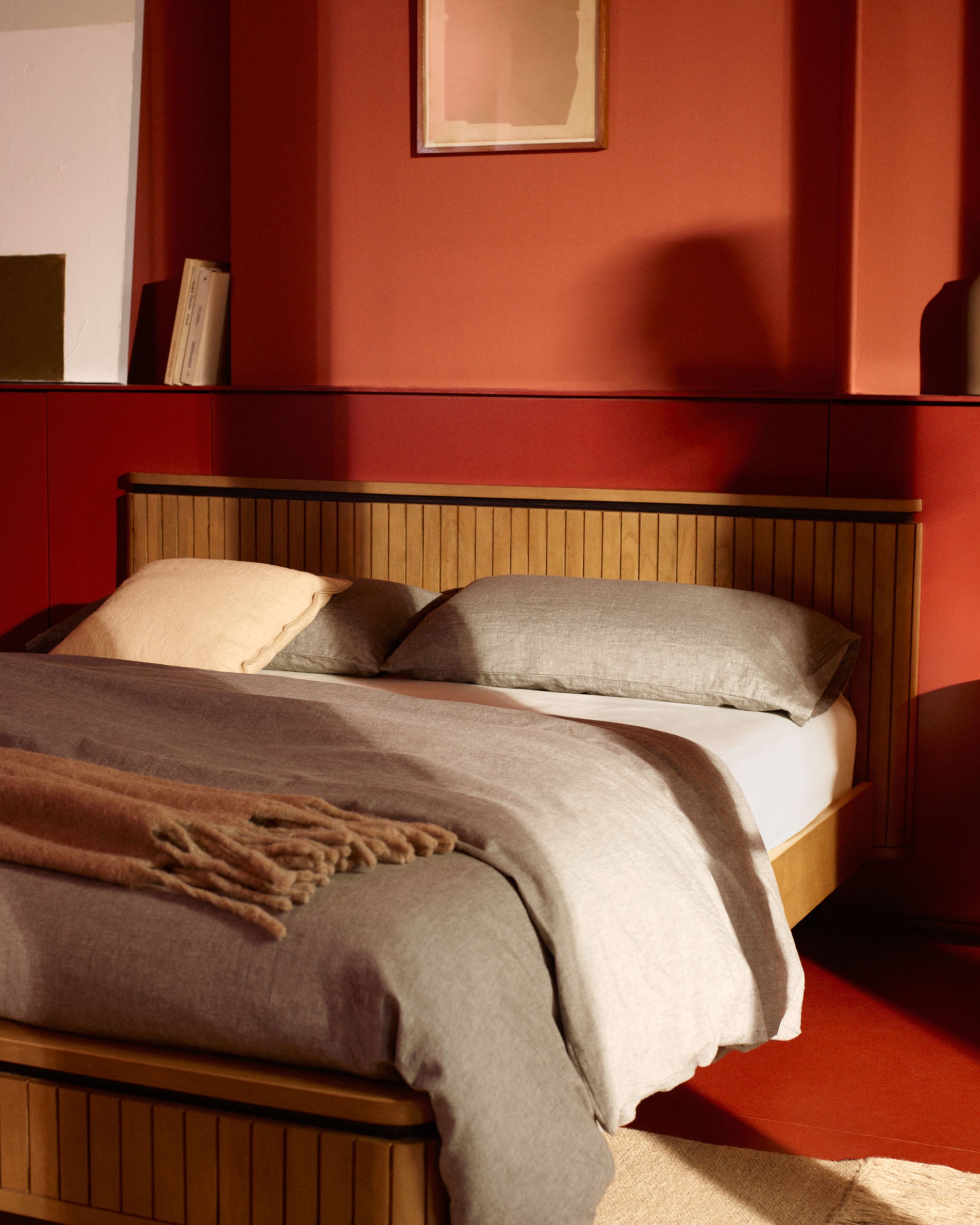 Licia bed made from solid mango wood and black painted metal, for a 160 x 200 cm mattress - Lifestyle