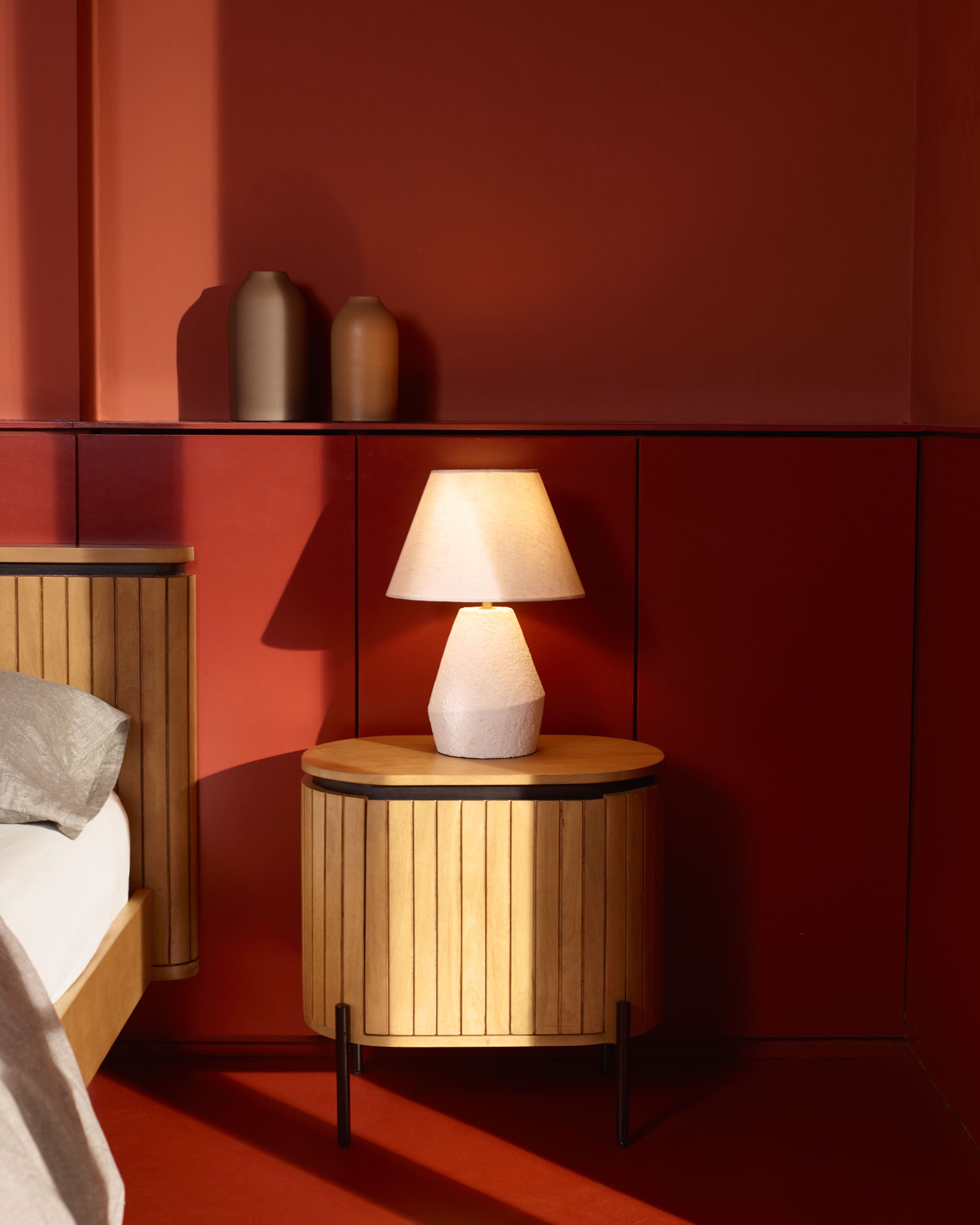 Licia mango wood bedside table with 1 door, with a natural finish and metal, 55 x 55 cm - Lifestyle