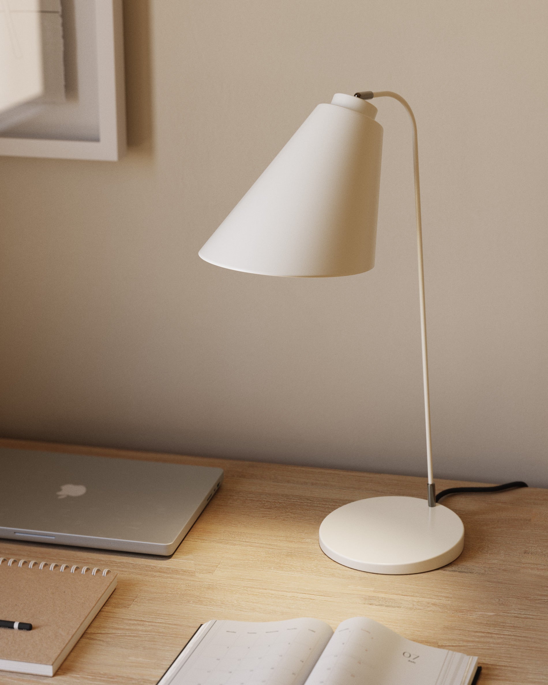 Tipir table lamp in steel with white finish - Lifestyle