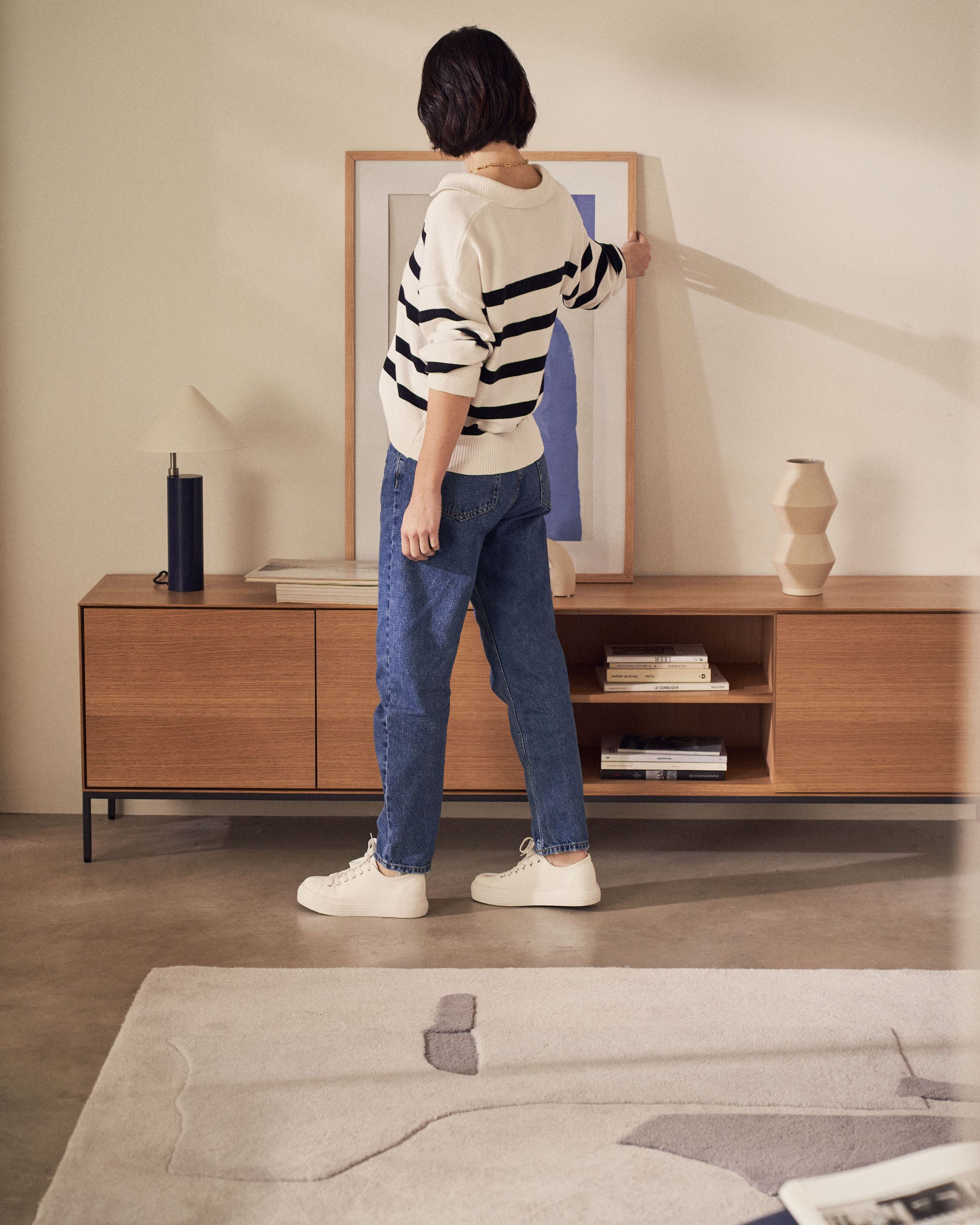 Vedrana 3-door TV stand in oak veneer with black steel legs, 195 x 55 cm - Lifestyle