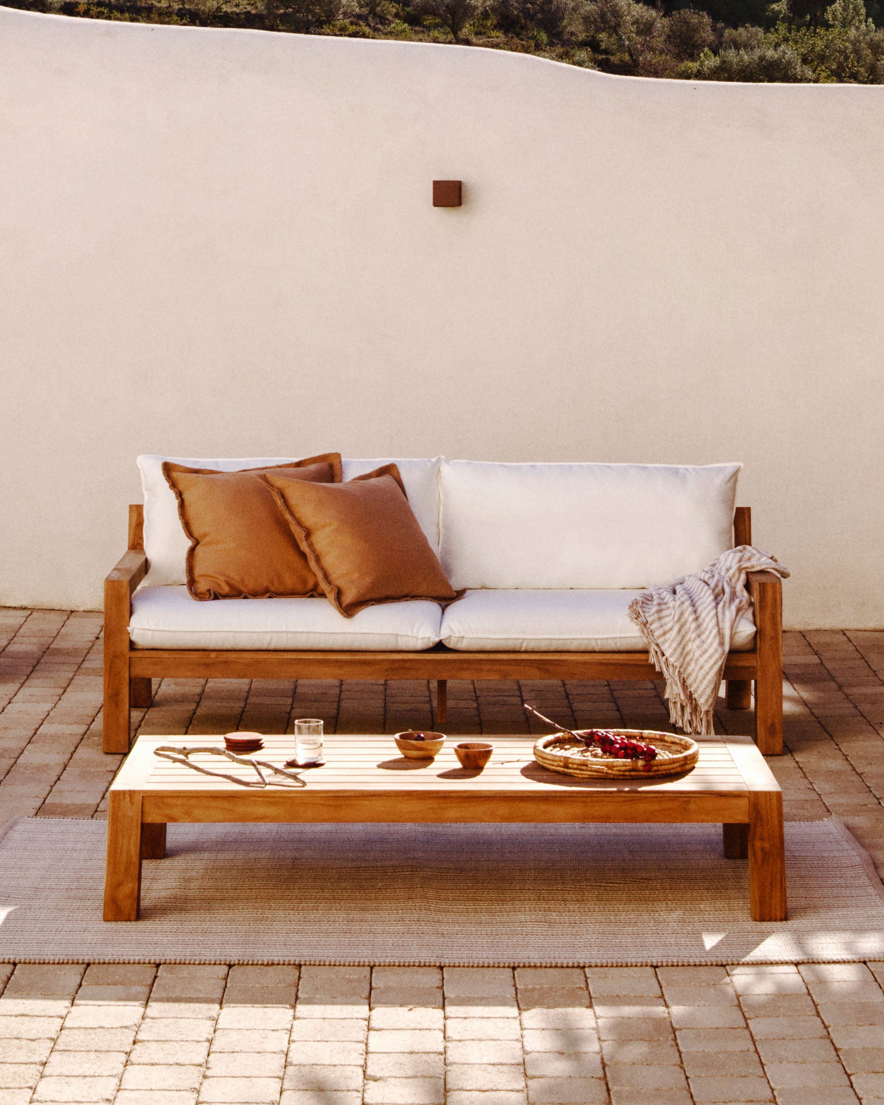 Forcanera 3 seater solid teak sofa, 211 cm - Lifestyle