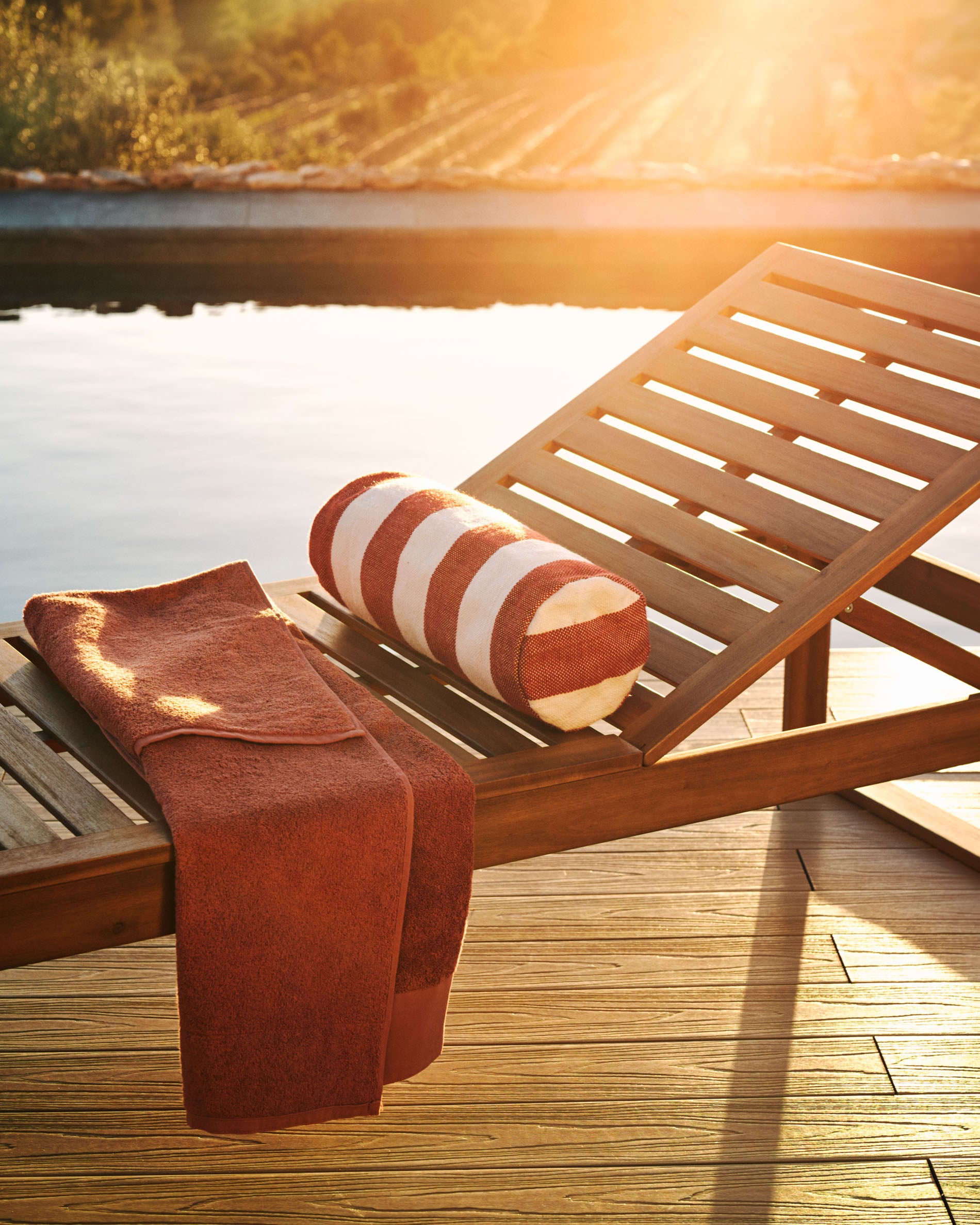 Sulamita outdoor sun lounger made from solid acacia wood FSC 100% - Lifestyle