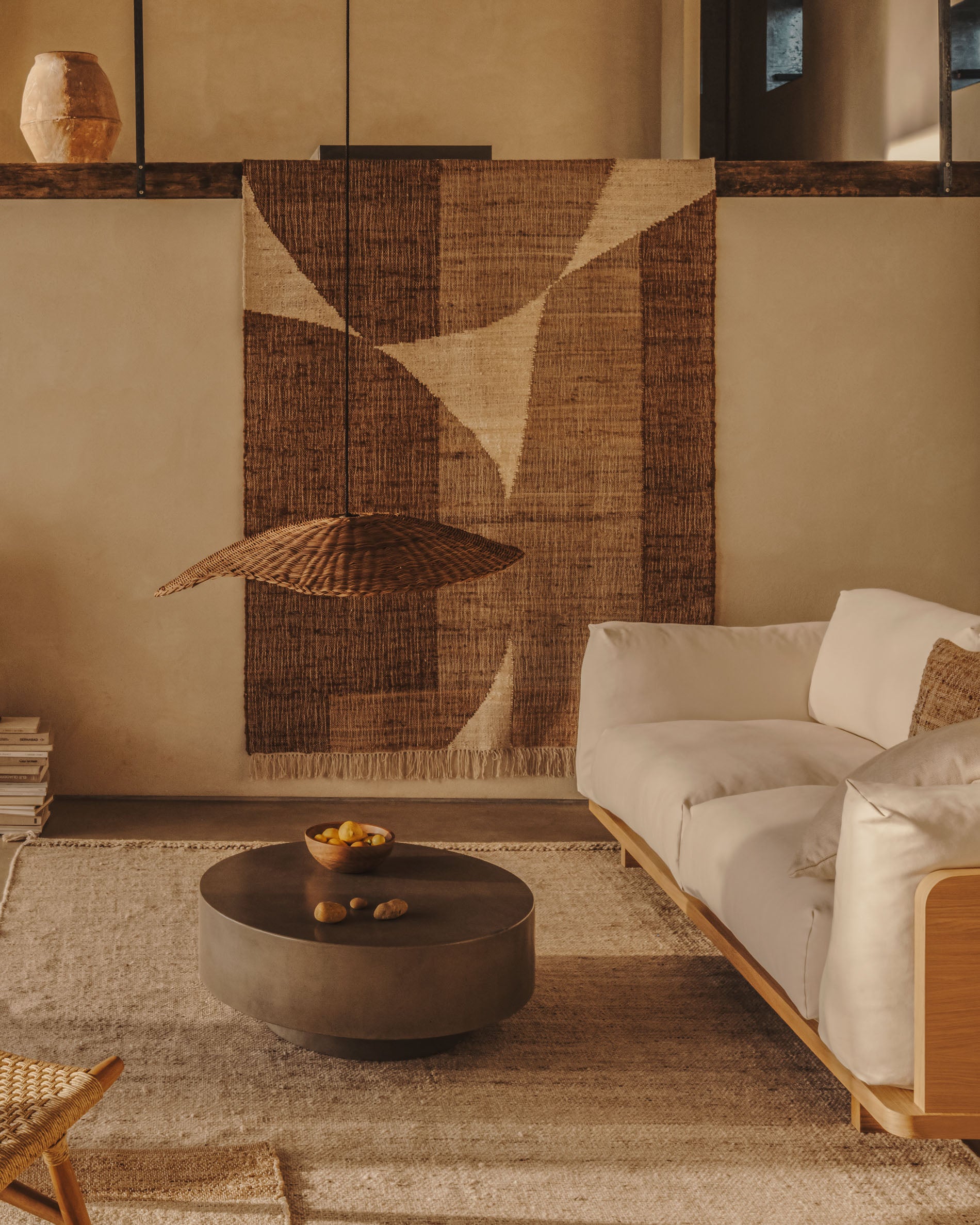 Garbet cement coffee table, Ø 80 cm - Lifestyle