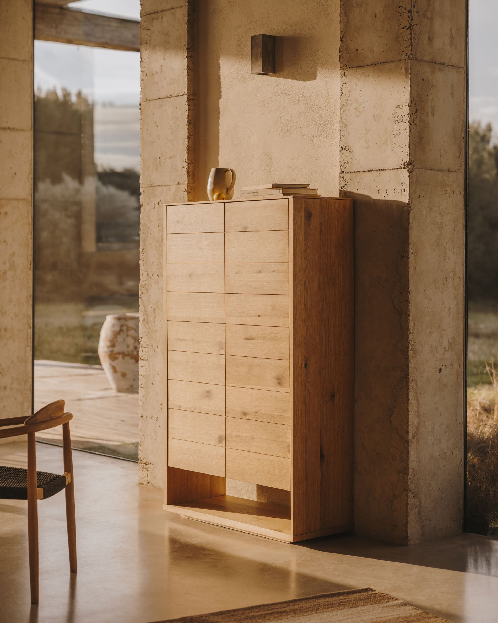 Alguema tall sideboard with 2 doors in oak wood veneer with natural finish, 100 x 163,5 cm - Lifestyle
