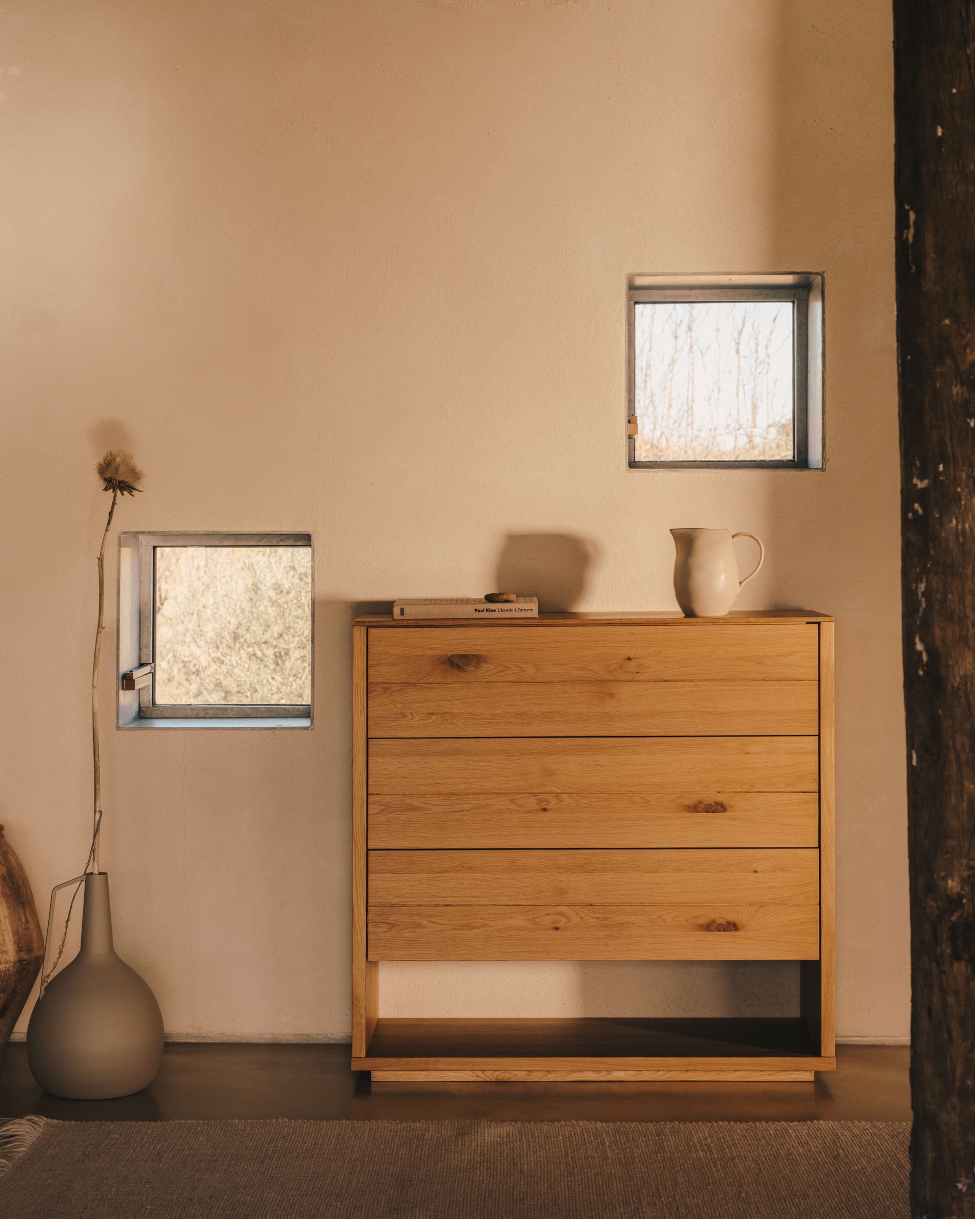 Alguema chest of drawers with 3 drawers in oak wood veneer with natural finish, 100 x 97 cm - Lifestyle