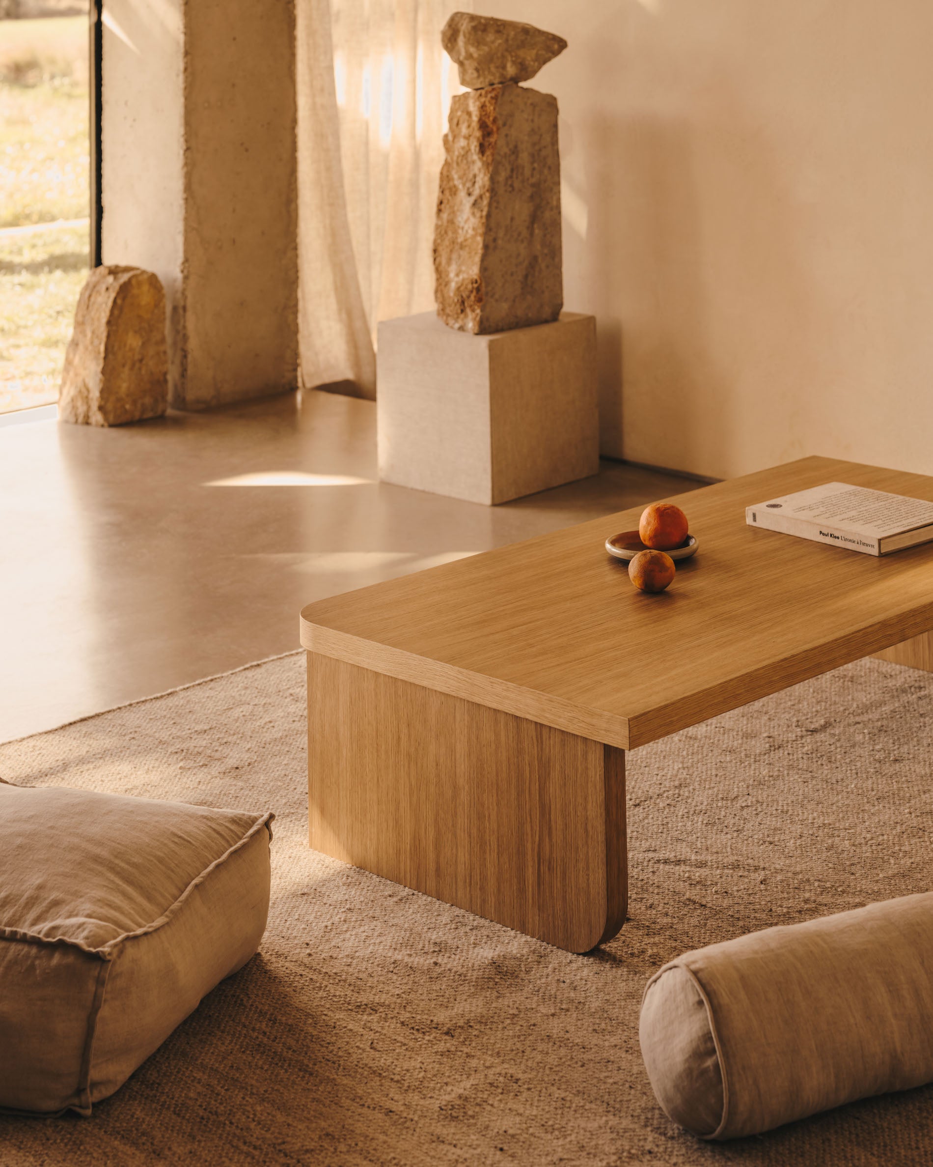 Oaq coffee table in oak wood veneer with natural finish, 140 x 75 cm FSC Mix Credit - Lifestyle