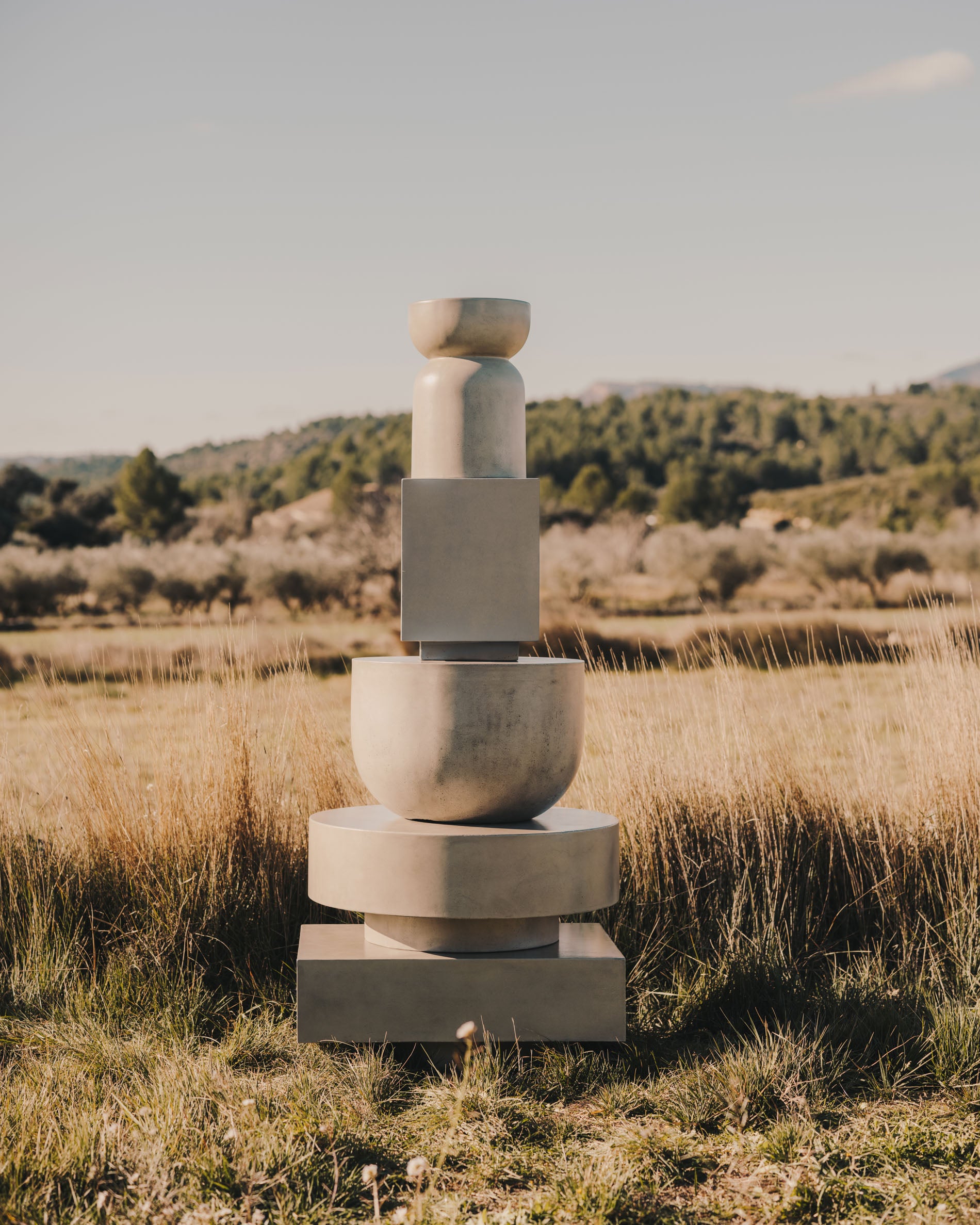 Garbet round cement side table, Ø 32 cm - Lifestyle