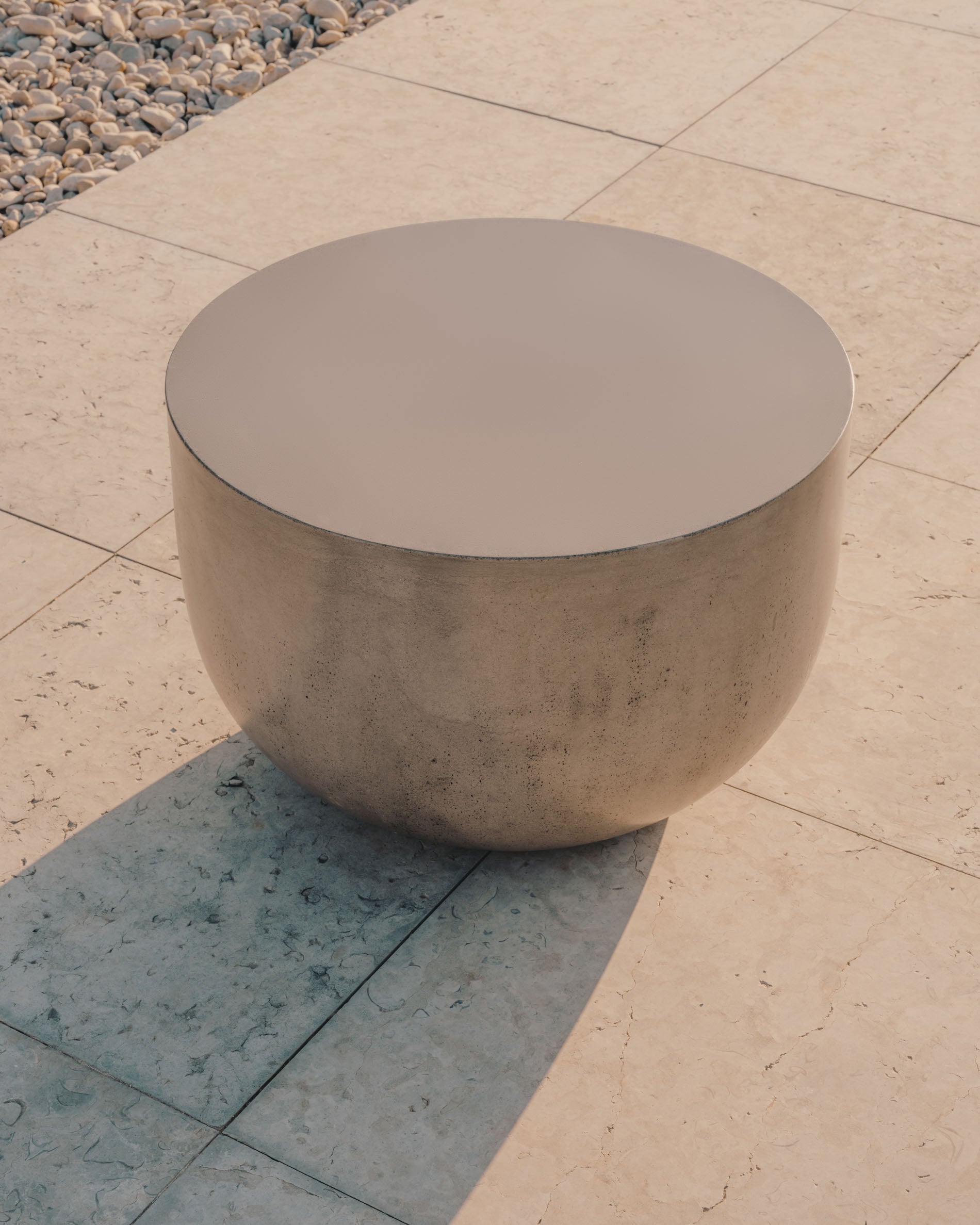 Garbet cement coffee table, Ø 60 cm - Lifestyle