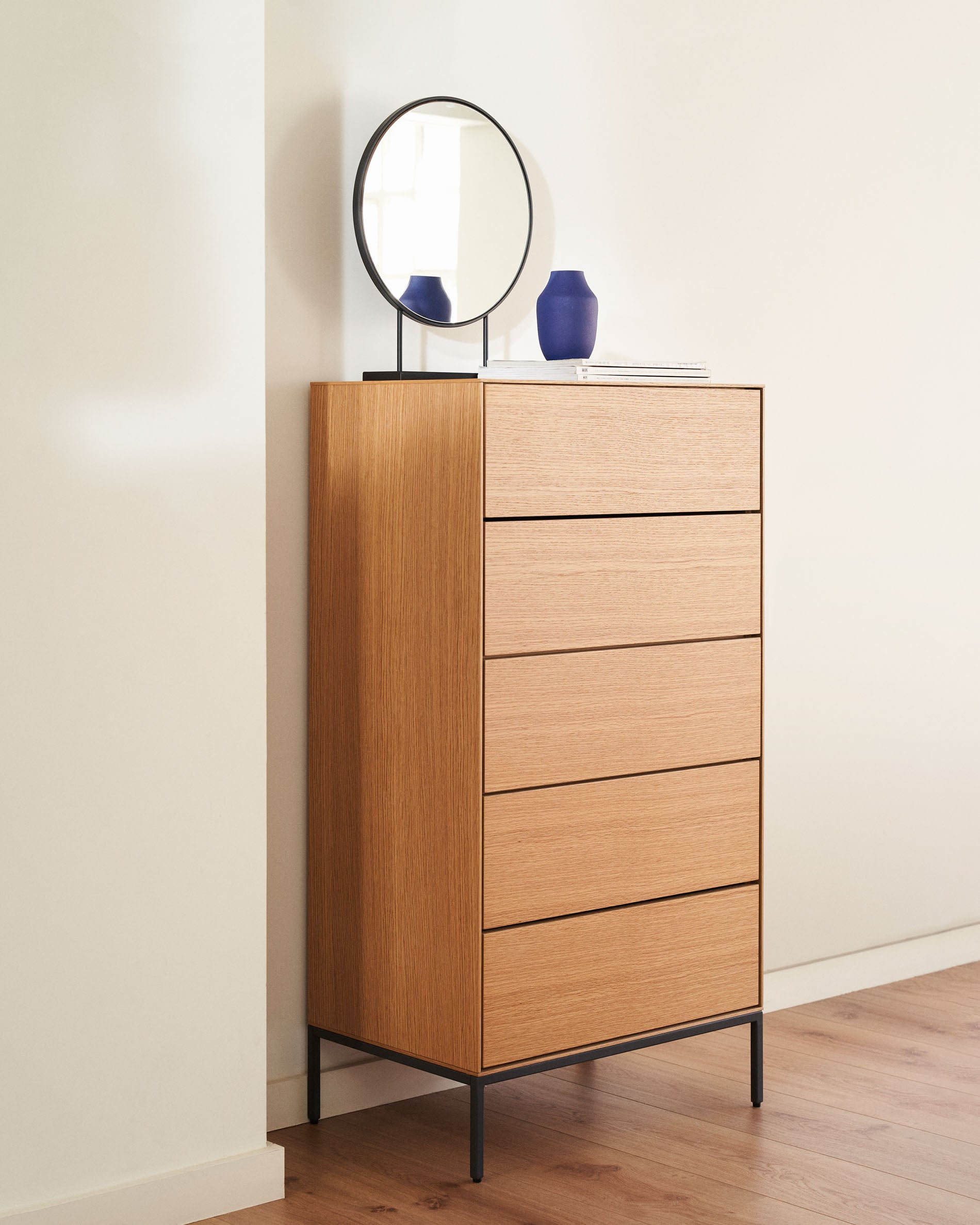 Vedrana 5 drawer chest of drawers in oak veneer with black steel legs, 60 x 114 cm - Lifestyle