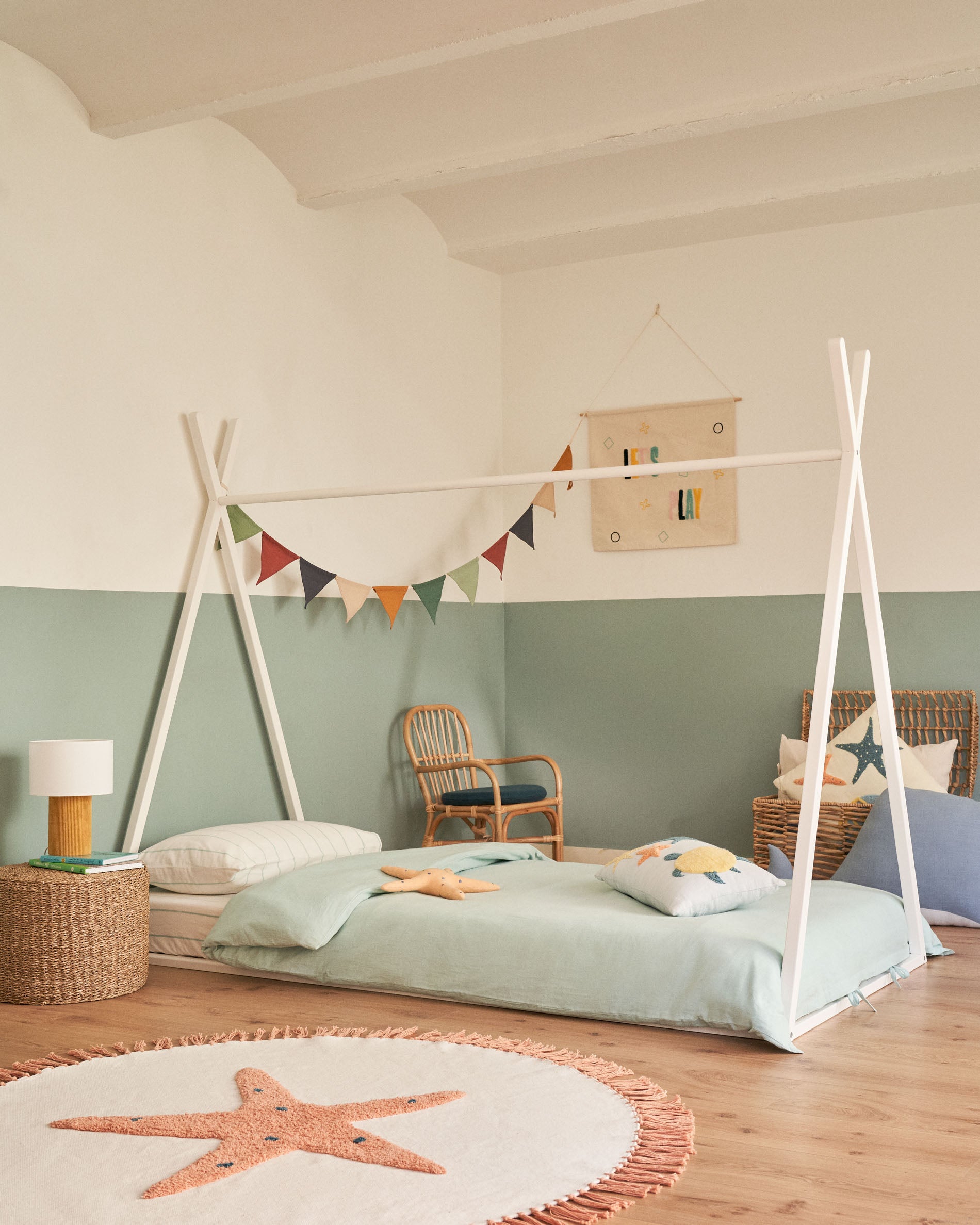 Maralis teepee bed made of solid beech wood with a white finish, for 90 x 190 cm mattresses - Lifestyle