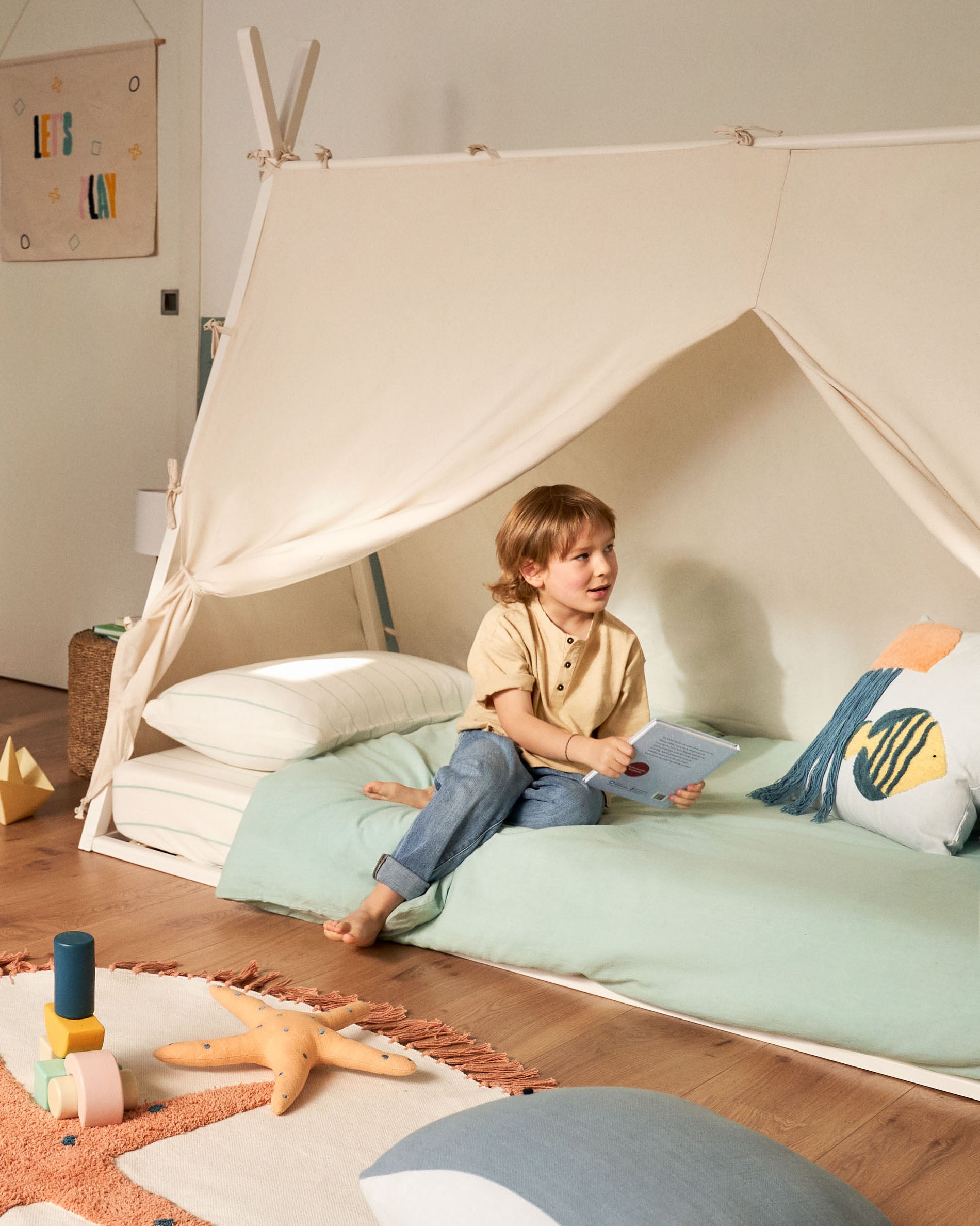 Maralis teepee bed made of solid beech wood with a white finish, for 90 x 190 cm mattresses - Lifestyle