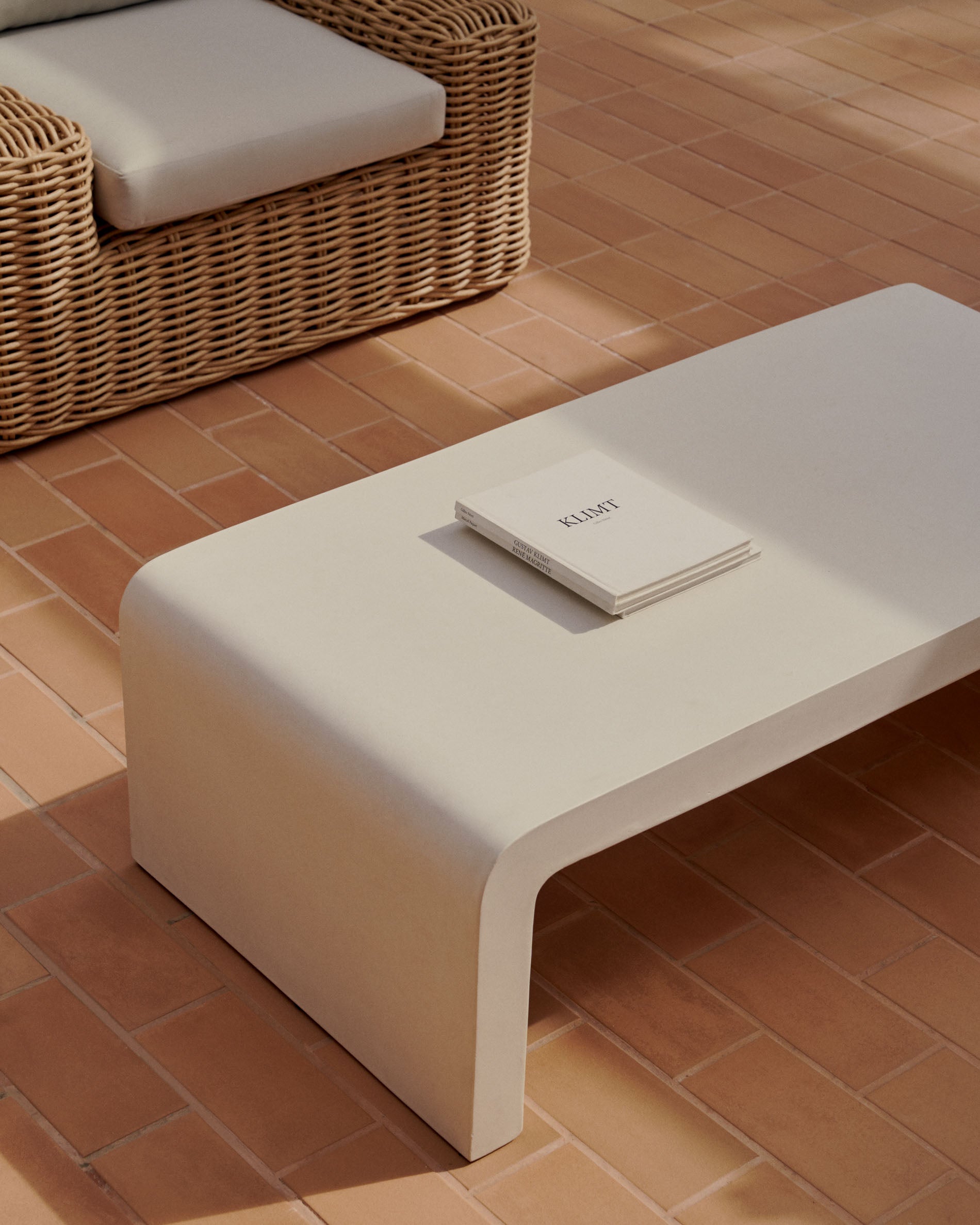 Aiguablava coffee table in white cement, 135 x 65 cm - Lifestyle