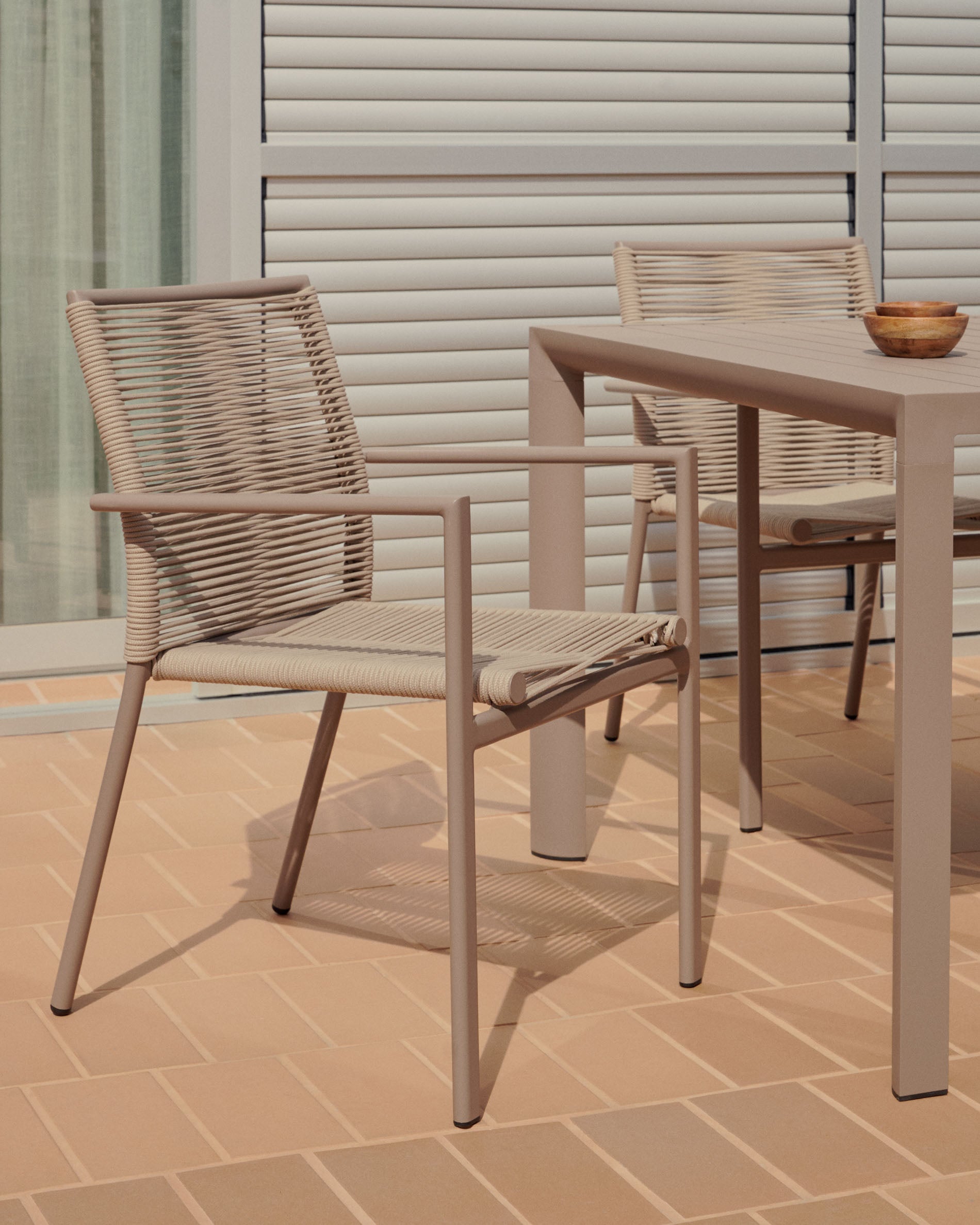 Culip aluminium and cord stackable outdoor chair in brown - Lifestyle