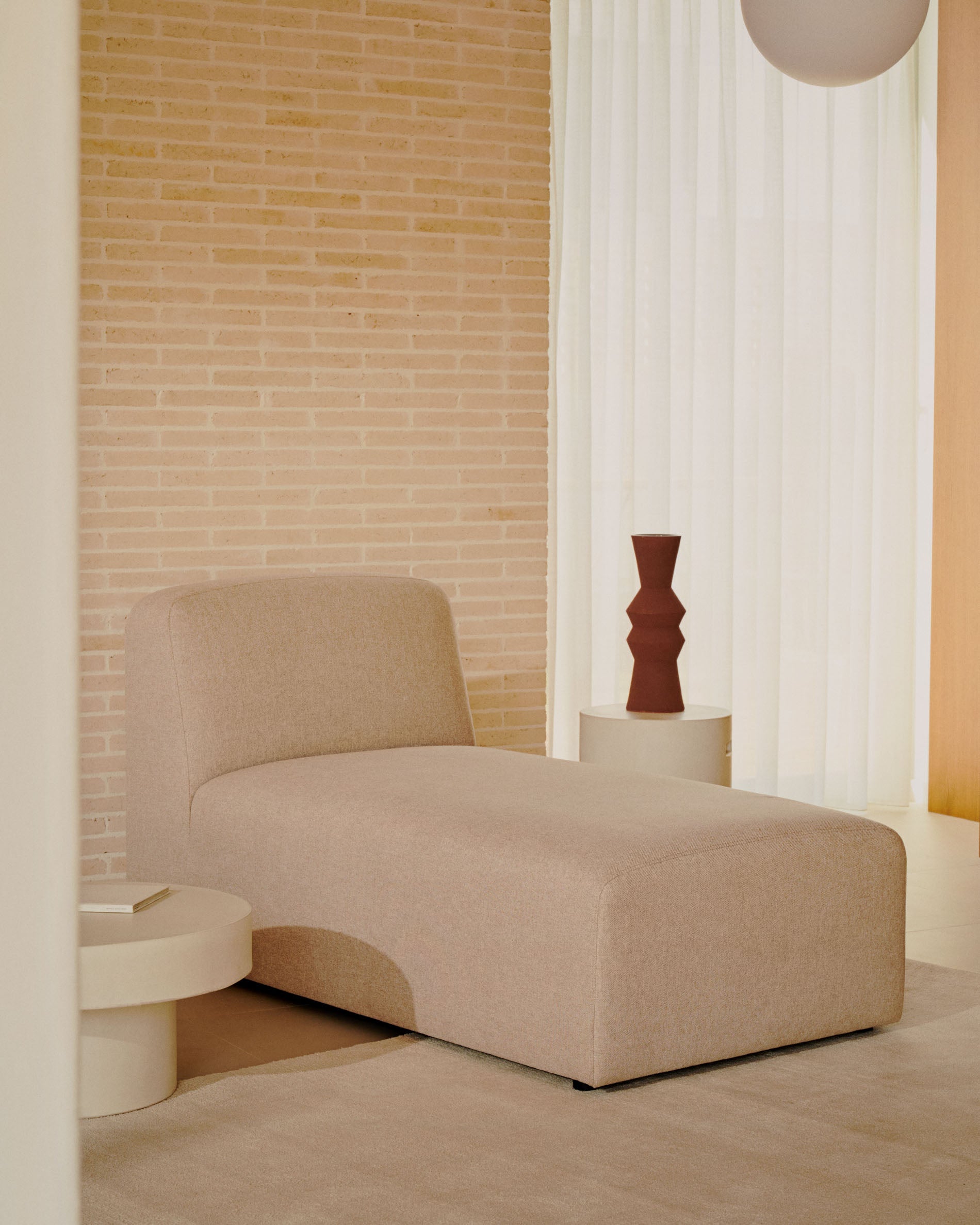 Neom chaise module in beige, 152 x 75 cm FSC Mix Credit - Lifestyle