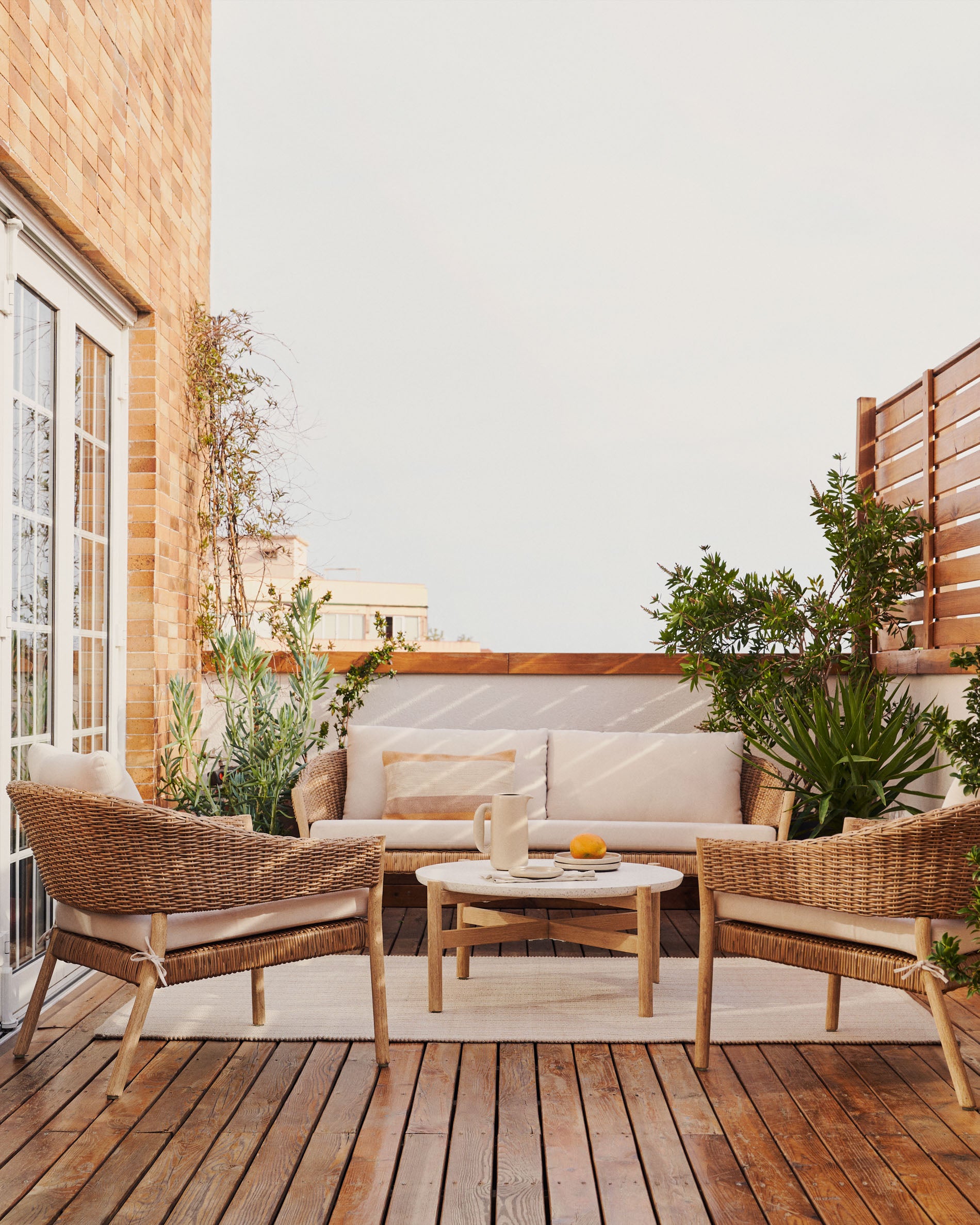 Pola cement and solid eucalyptus wood side table, Ø 50 cm FSC - Lifestyle