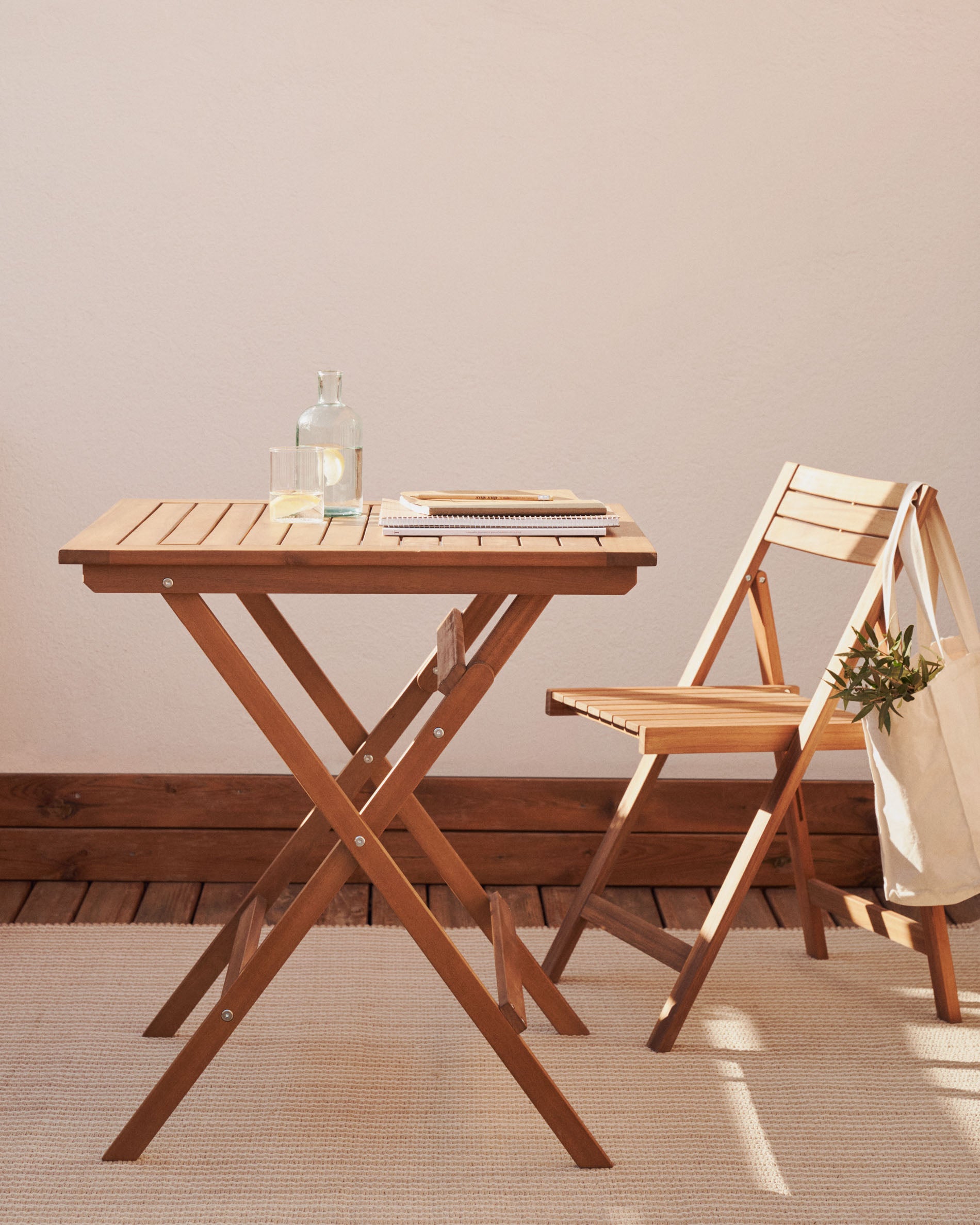 Sadirar folding outdoor chair made from solid acacia wood FSC 100% - Lifestyle
