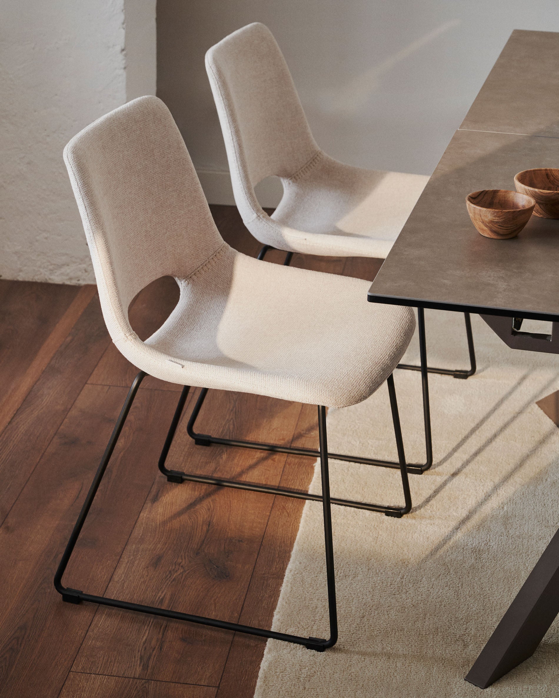 Zahara chair in beige with steel legs in a black finish - Lifestyle