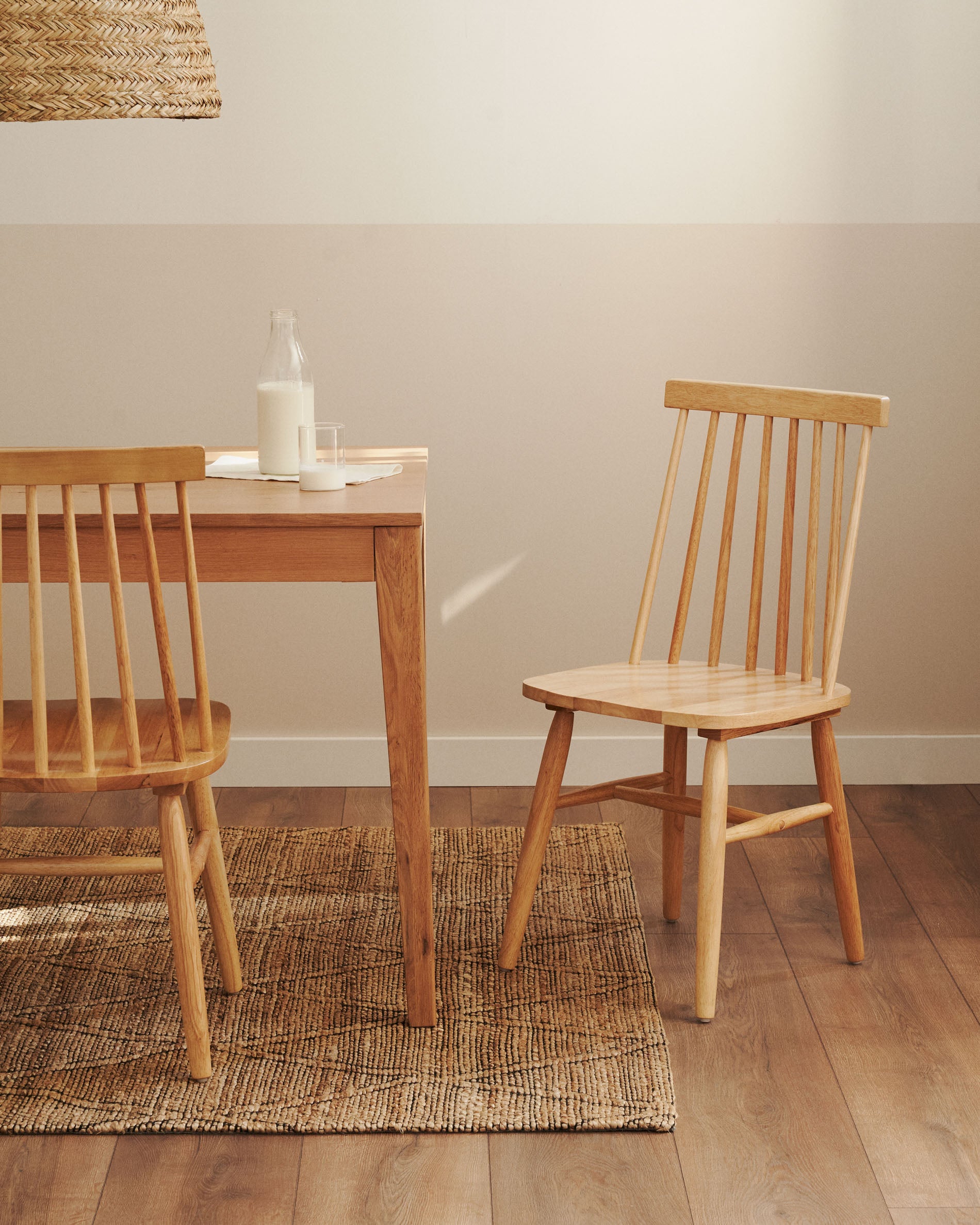 Tressia MDF and solid rubber wood chair with natural lacquer - Lifestyle