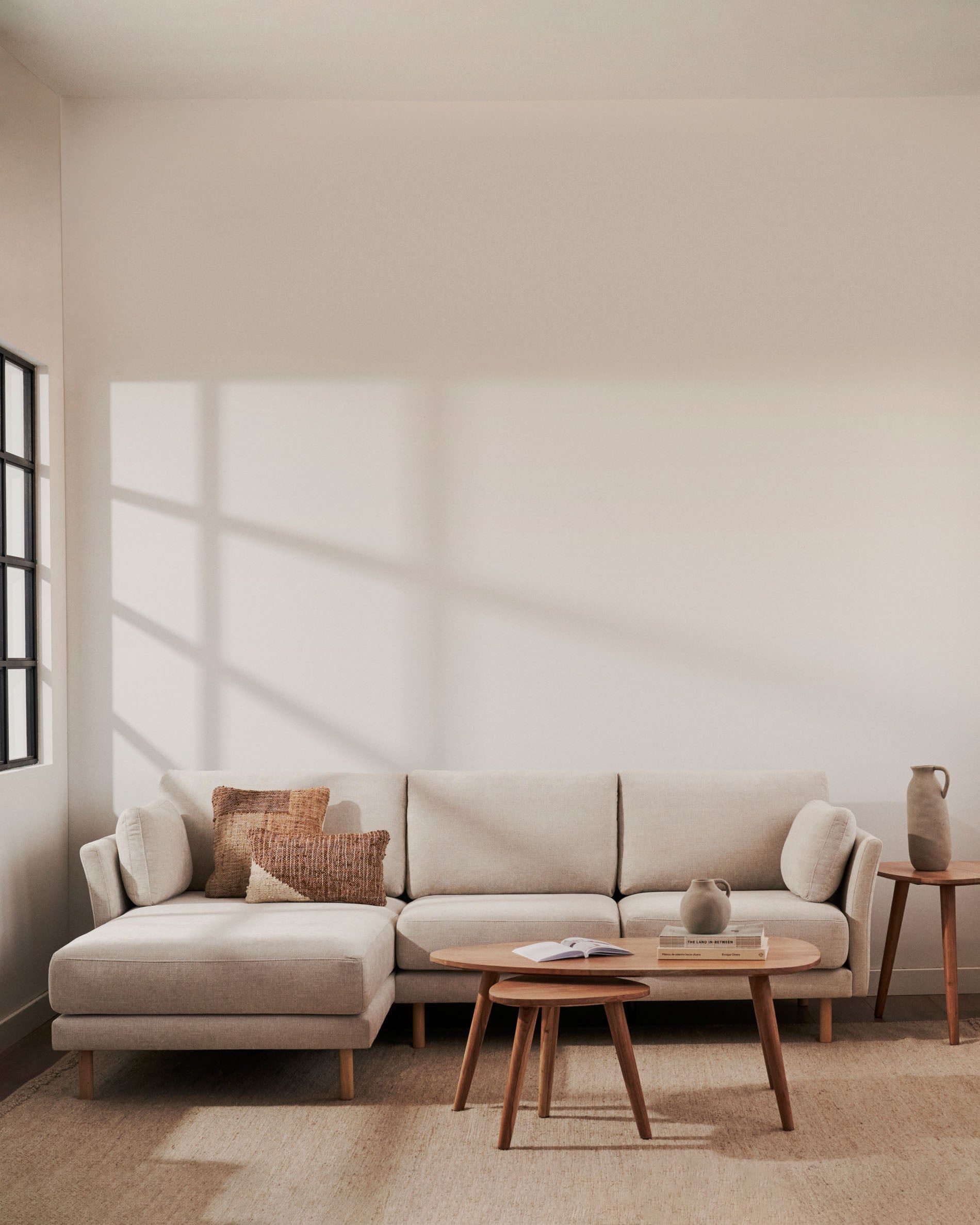 Gilma 3 seater sofa w/ right/left-hand chaise longue in chenille pearl, natural legs, 260 cm - Lifestyle