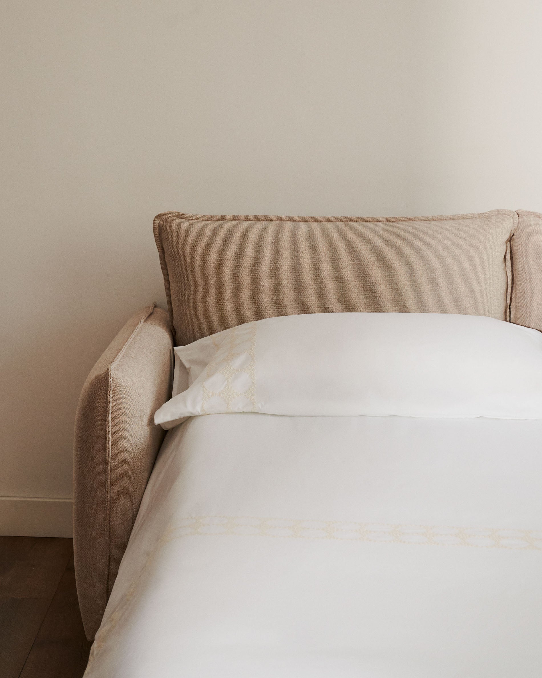 Carlota beige 2-seater sofa bed with solid beech wood legs 185cm FSC Mix Credit - Lifestyle